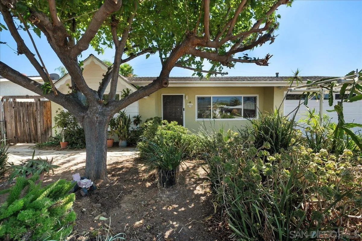 https://cdn.realtyfeed.com/cdn/127/250037745/6e69d0b0022f155ba872960a315a3806.webp