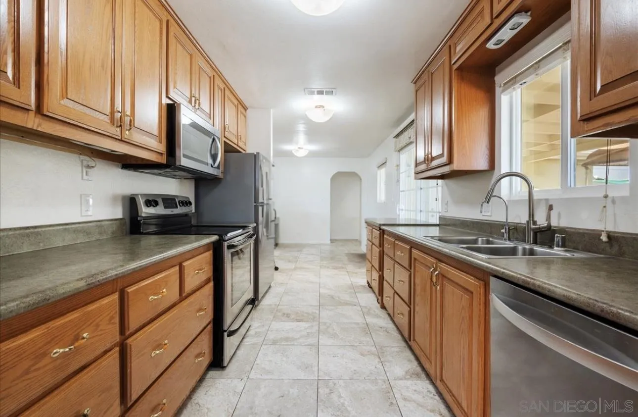 https://cdn.realtyfeed.com/cdn/127/250037745/eb06472249a5d32942c1c90c083d7b6a.webp