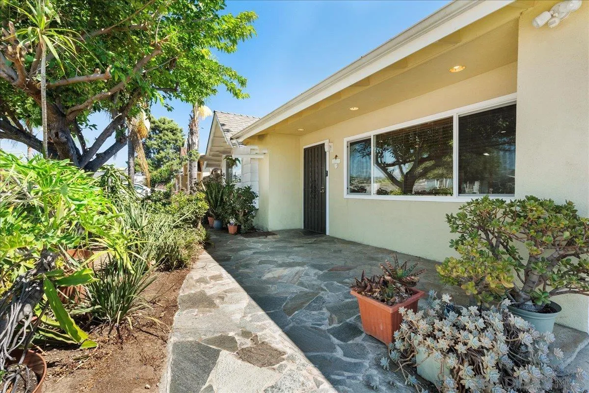 https://cdn.realtyfeed.com/cdn/127/250037745/ec2d3962a7bc3b3da6824ea1b41fbf7f.webp