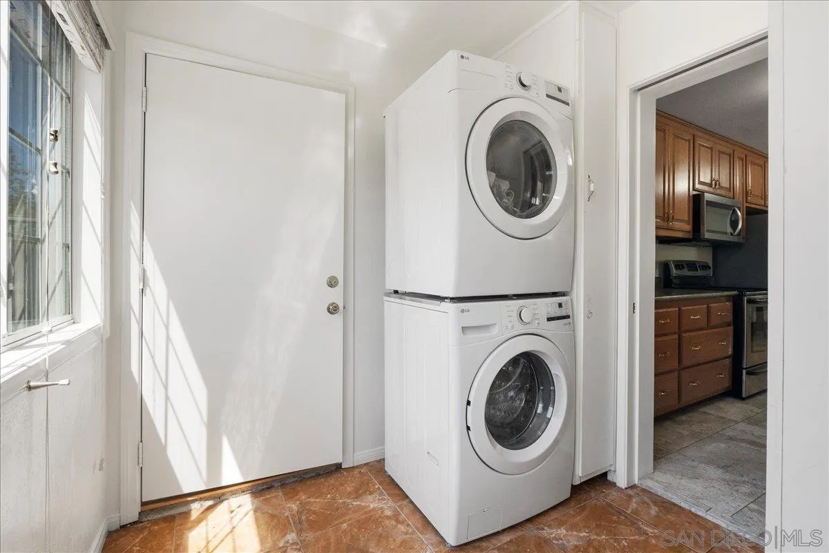 https://cdn.realtyfeed.com/cdn/127/250037745/fed4cdbf17bcd8510d7bca7a1ef8cd65.webp