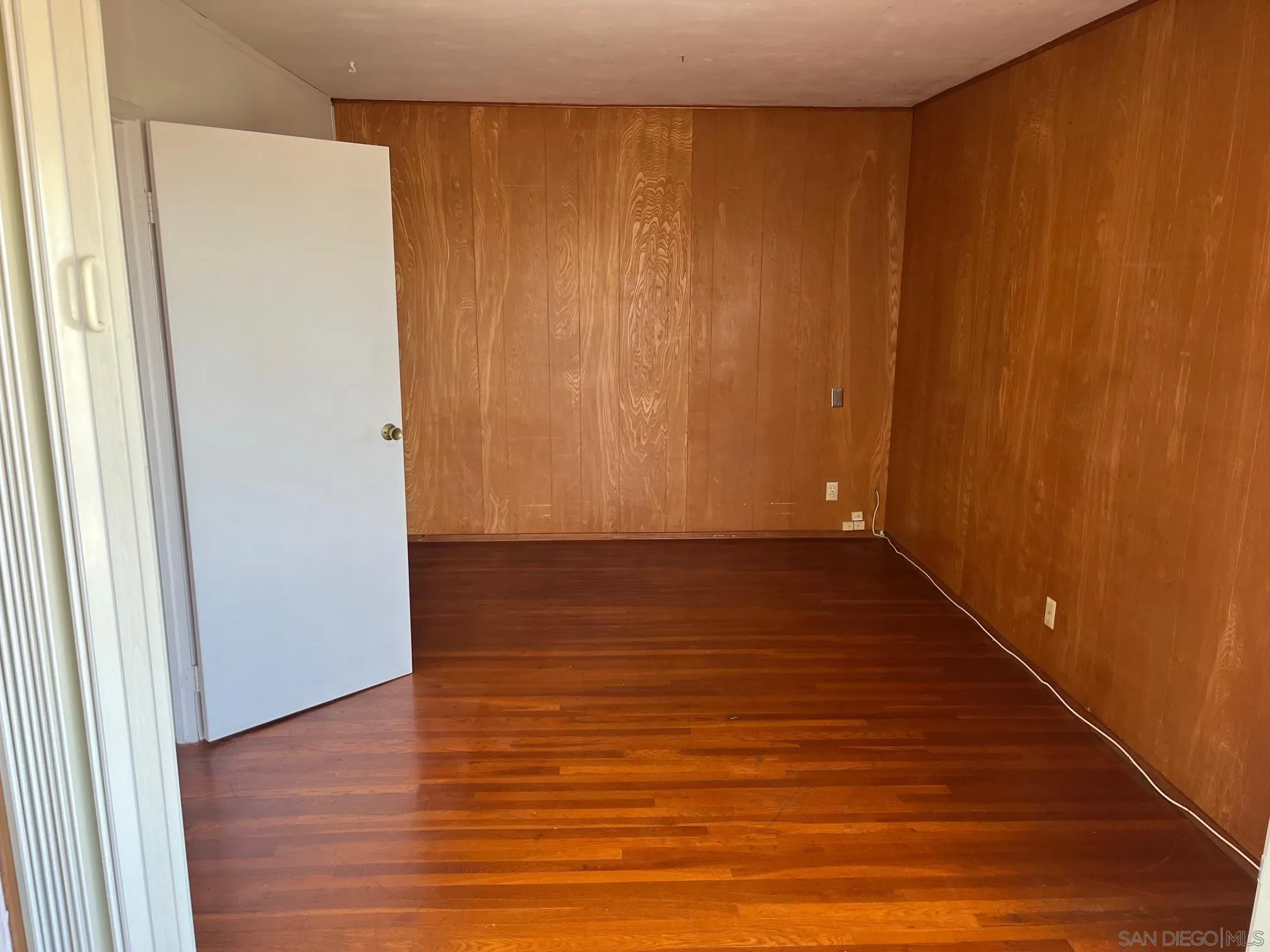 https://cdn.realtyfeed.com/cdn/127/250037746/43fa78ad1b930528450152ed27e90bbd.webp