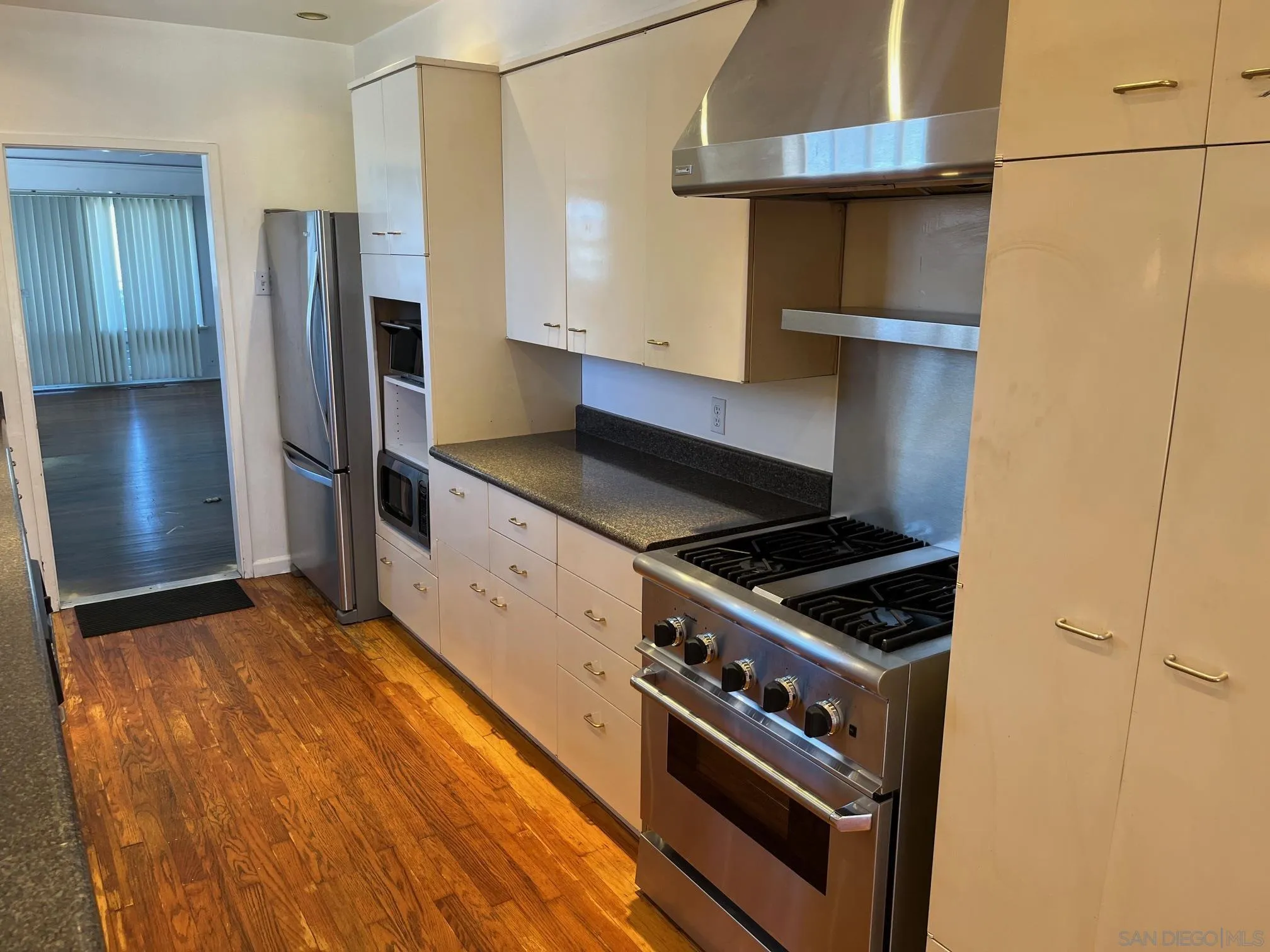 https://cdn.realtyfeed.com/cdn/127/250037746/6f2afb71848013ad43eeec06549ca4a2.webp