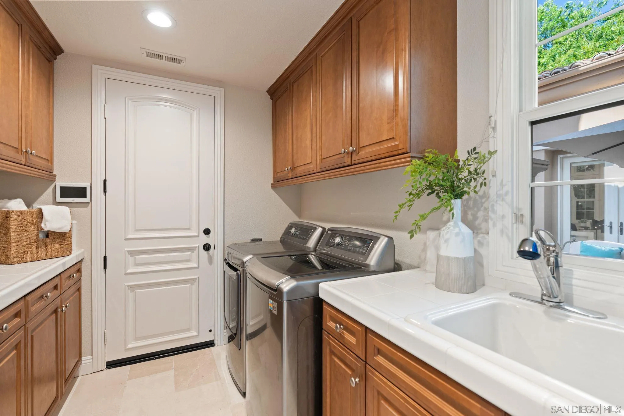 https://cdn.realtyfeed.com/cdn/127/250037748/4231092915852d2b0ea2f02b59d5ad16.webp