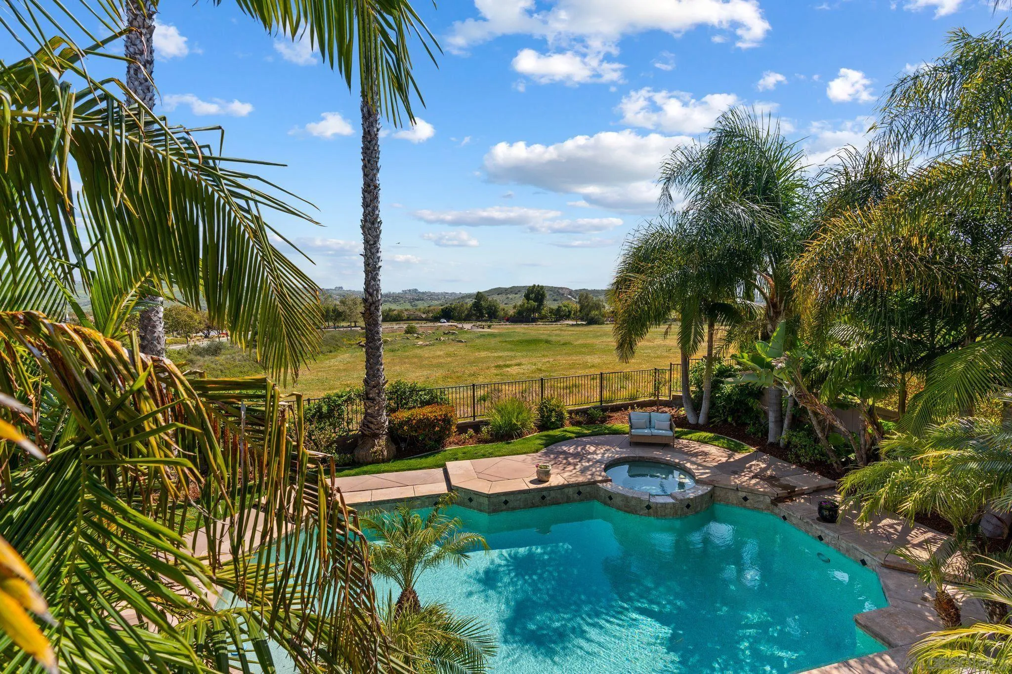 https://cdn.realtyfeed.com/cdn/127/250037748/efd2f10934fd58a665b018aa1b4022b0.webp