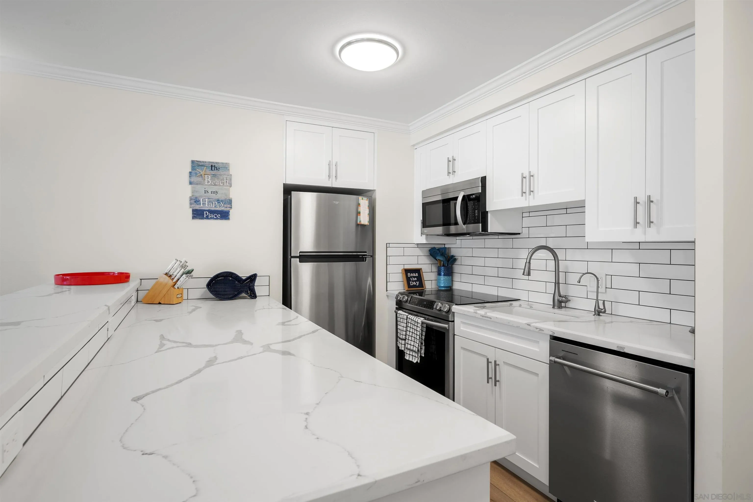 https://cdn.realtyfeed.com/cdn/127/250037751/8a6bce4edcc1aa29c41297468d576ec8.webp