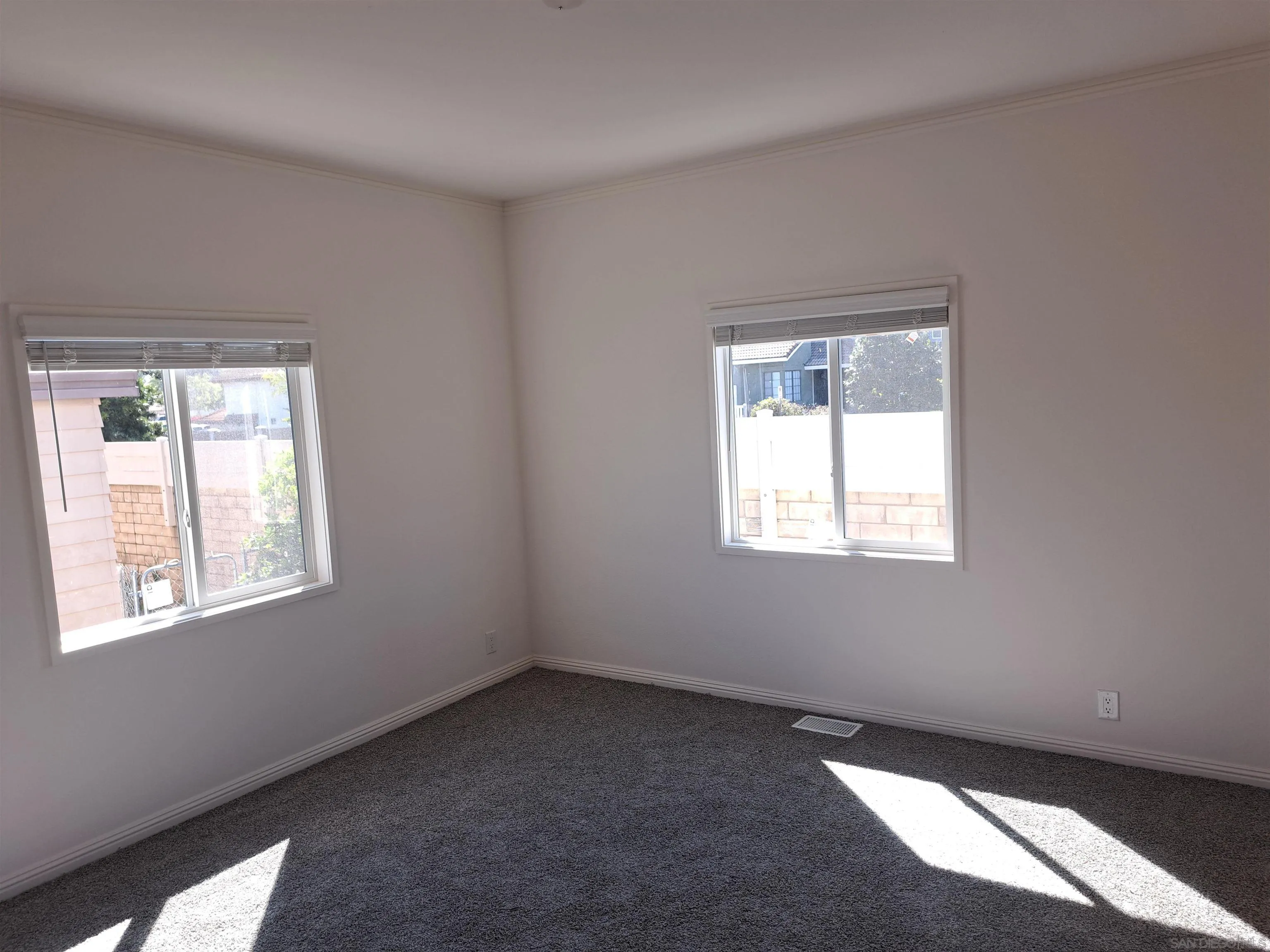 https://cdn.realtyfeed.com/cdn/127/250037752/c8e9e91ddf5c8fe0475e6fd76b215dc8.webp