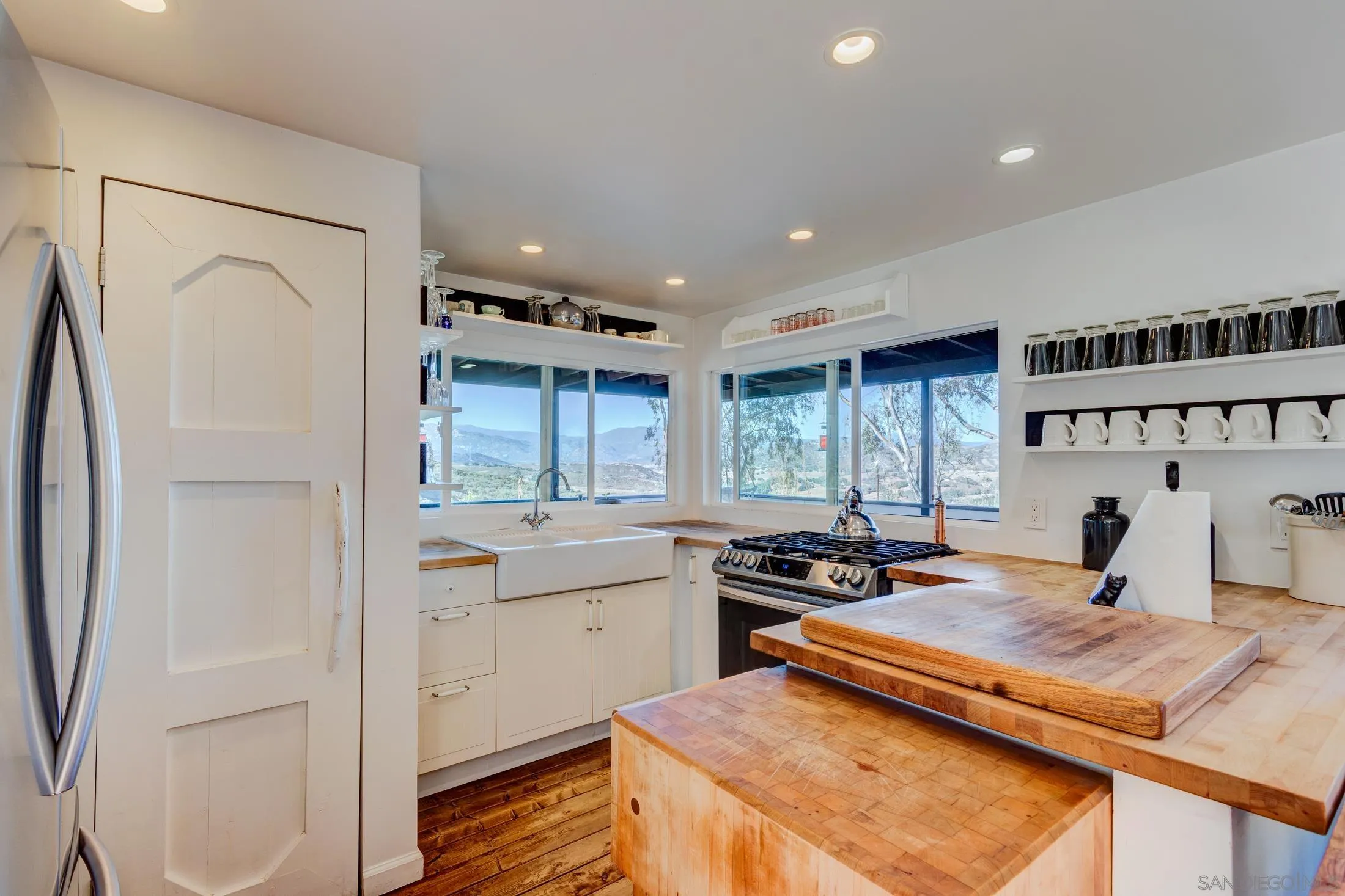 https://cdn.realtyfeed.com/cdn/127/250037757/a07d4d07dd04c6e886c3a77864f5b1c7.webp