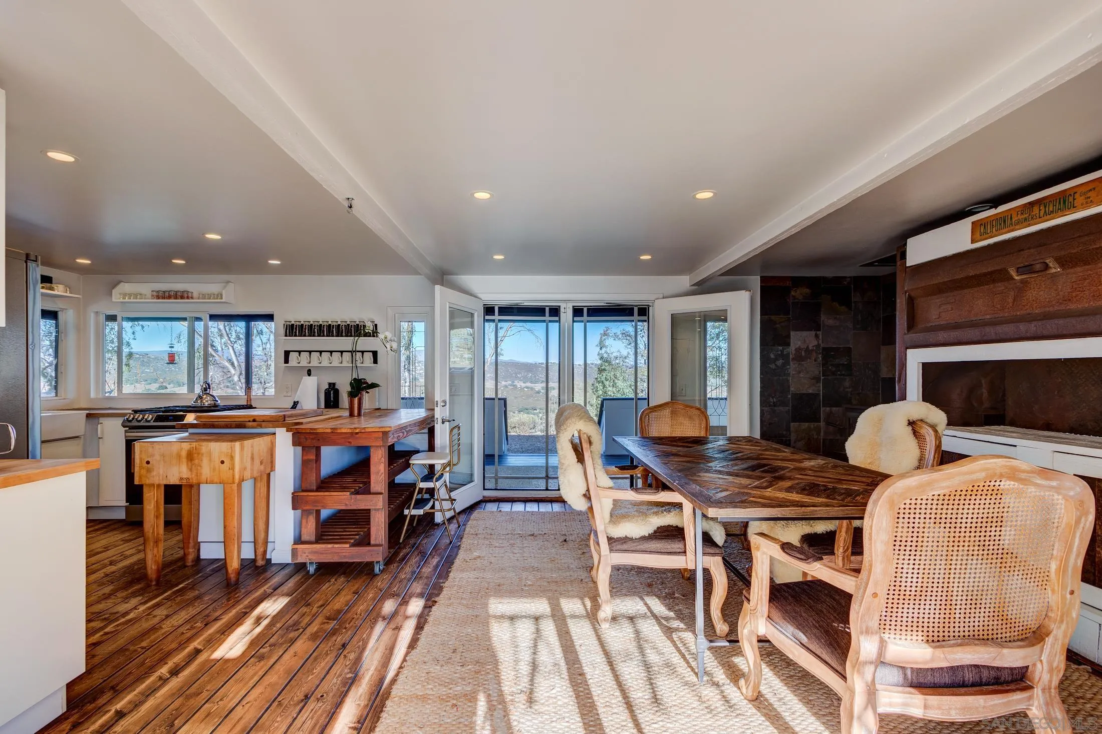 https://cdn.realtyfeed.com/cdn/127/250037757/e6803bb53b9e776806076b458227ea5c.webp