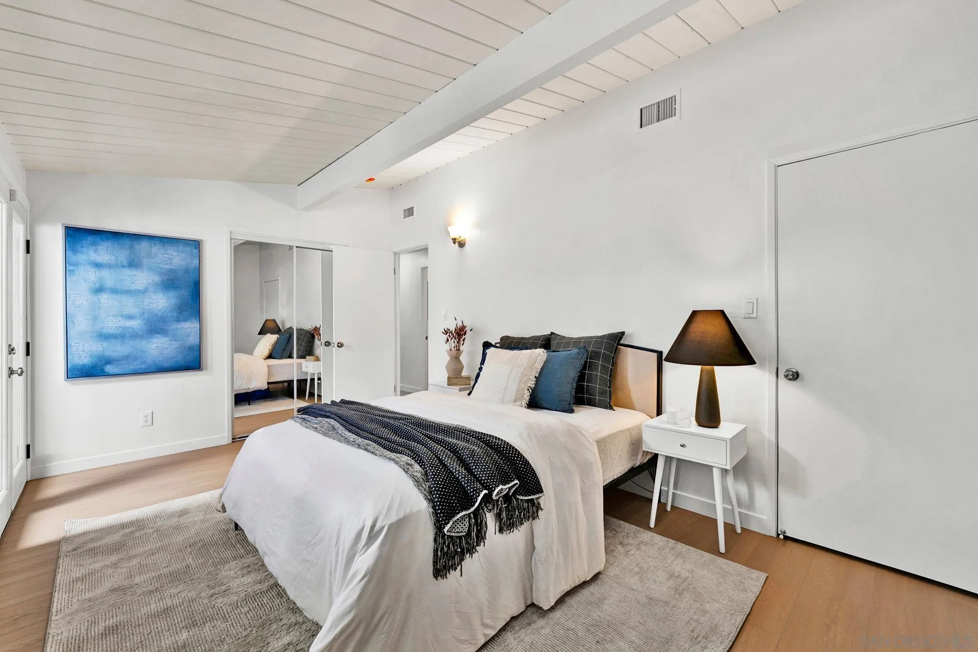 https://cdn.realtyfeed.com/cdn/127/250037760/b94e9ad9535e1e3edd5dbd3f66a56bf0.webp