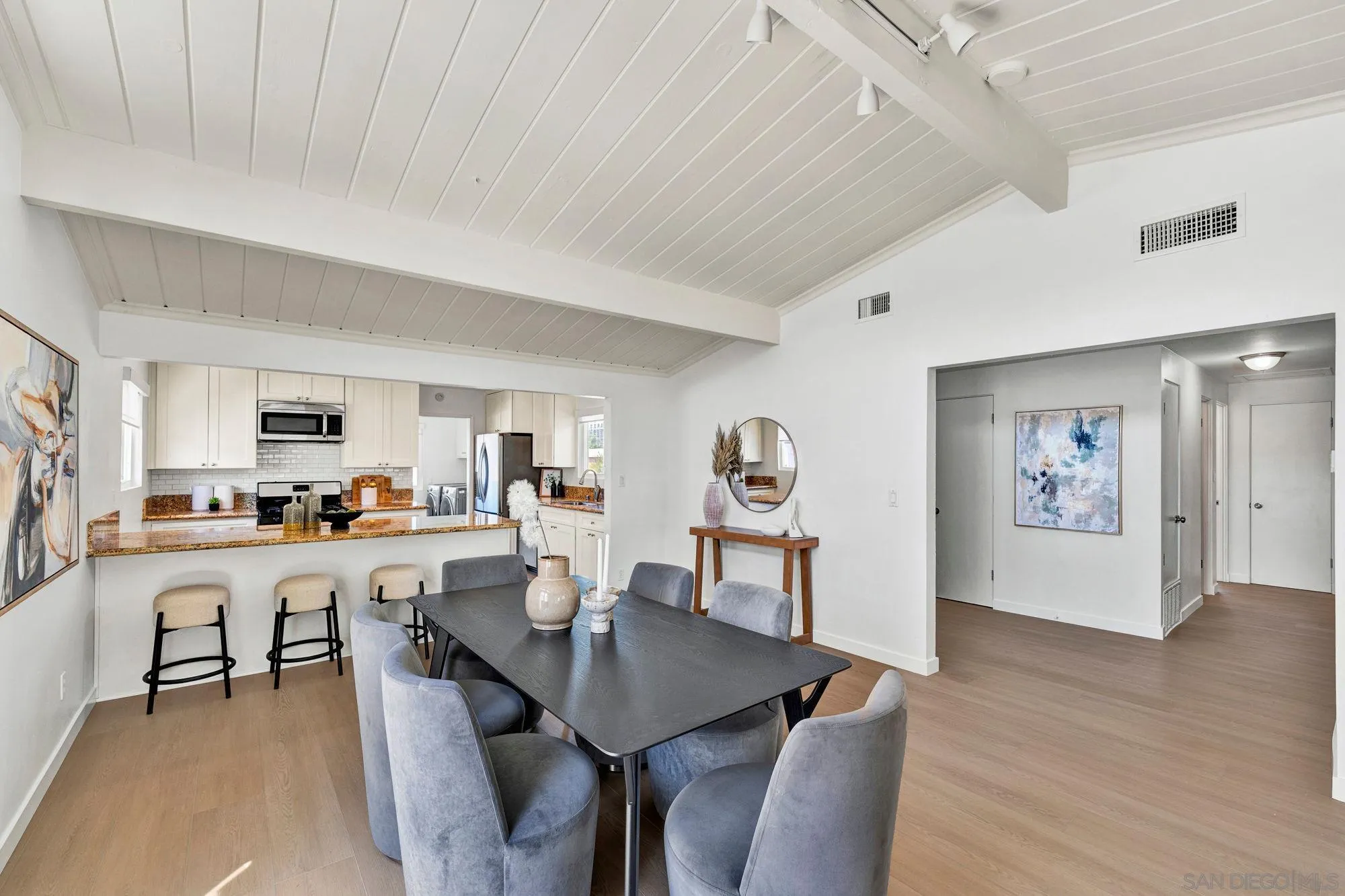 https://cdn.realtyfeed.com/cdn/127/250037760/e04c43cb7f747fcb7184089cc7ccf801.webp