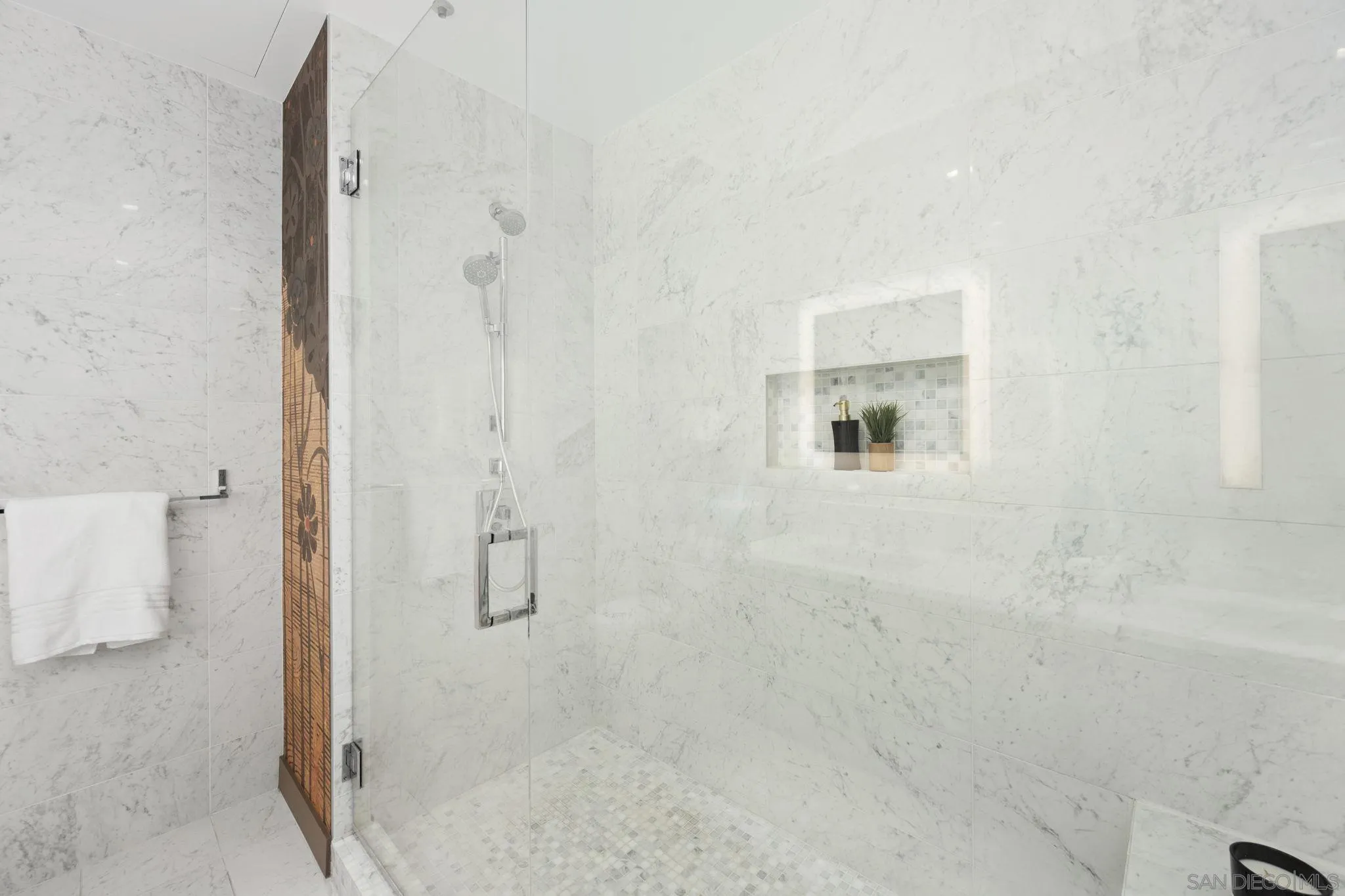 https://cdn.realtyfeed.com/cdn/127/250037764/31bf9e7bf00e6fdccca17d3596eb30b1.webp