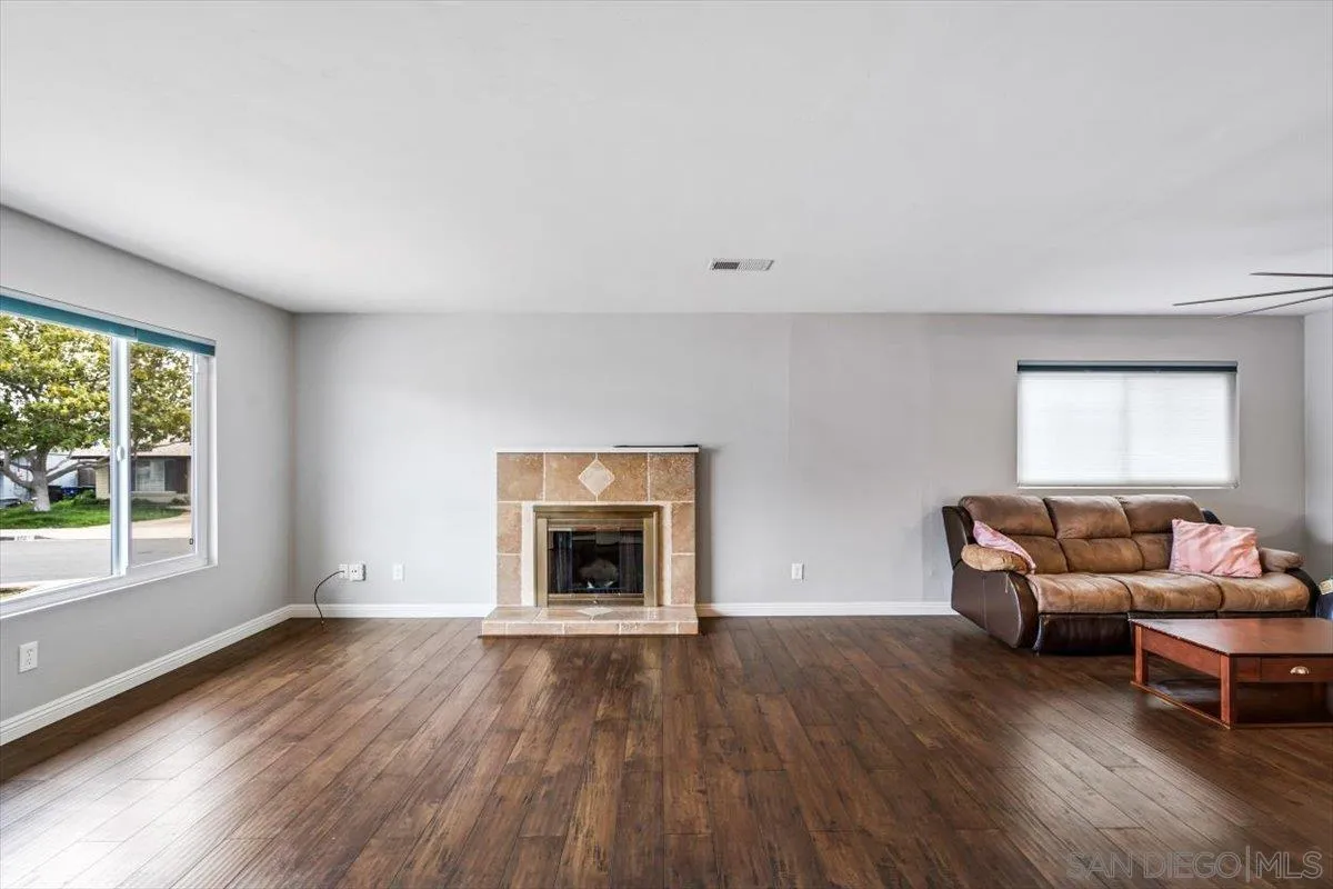 https://cdn.realtyfeed.com/cdn/127/250037771/e85f39444378af027100ec43dfb9f80c.webp