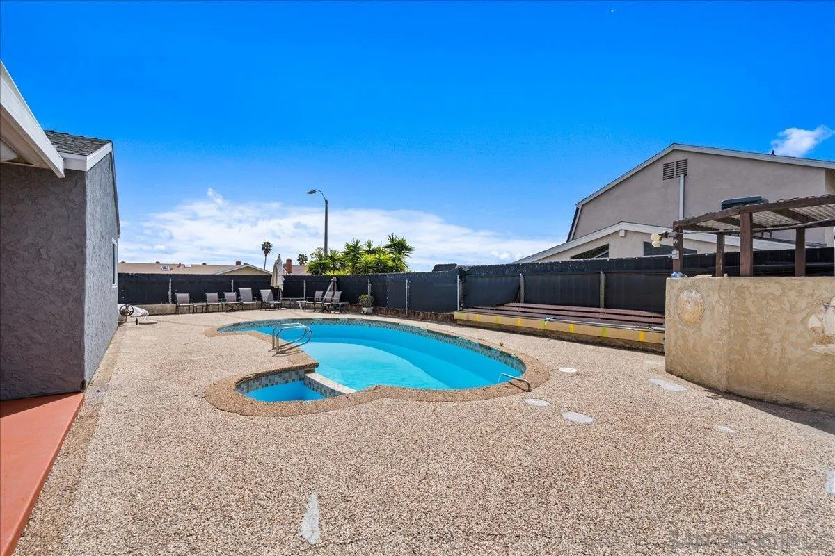 https://cdn.realtyfeed.com/cdn/127/250037771/f6dcd71e3333dfa09d91f4f082fb452f.webp