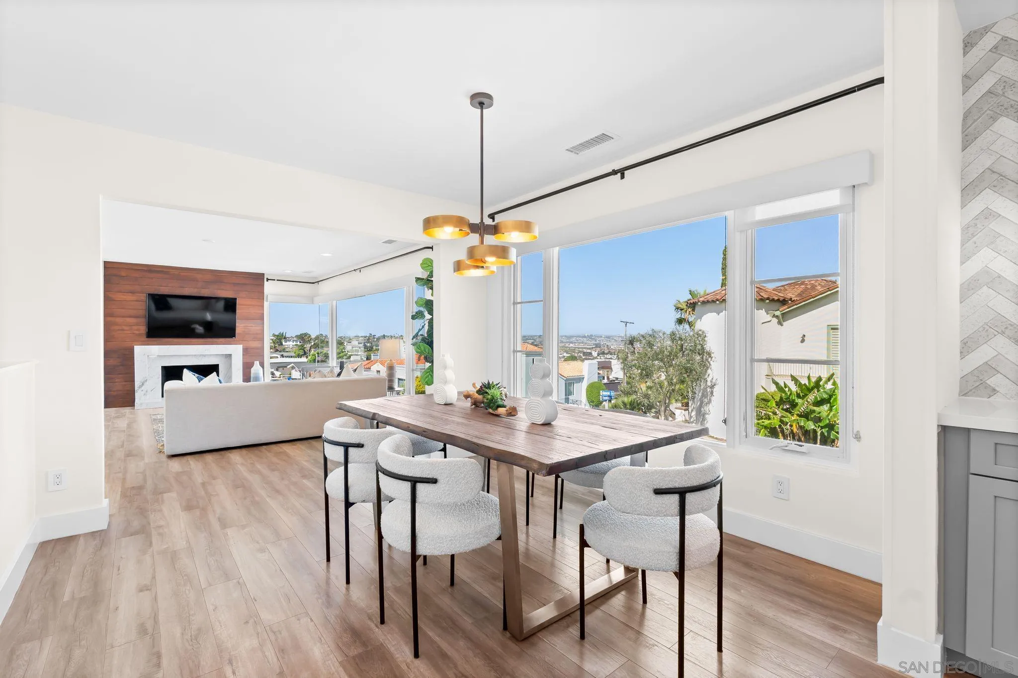 https://cdn.realtyfeed.com/cdn/127/250037772/5a998cdaa8c08d286dbd29e8ce7baec7.webp