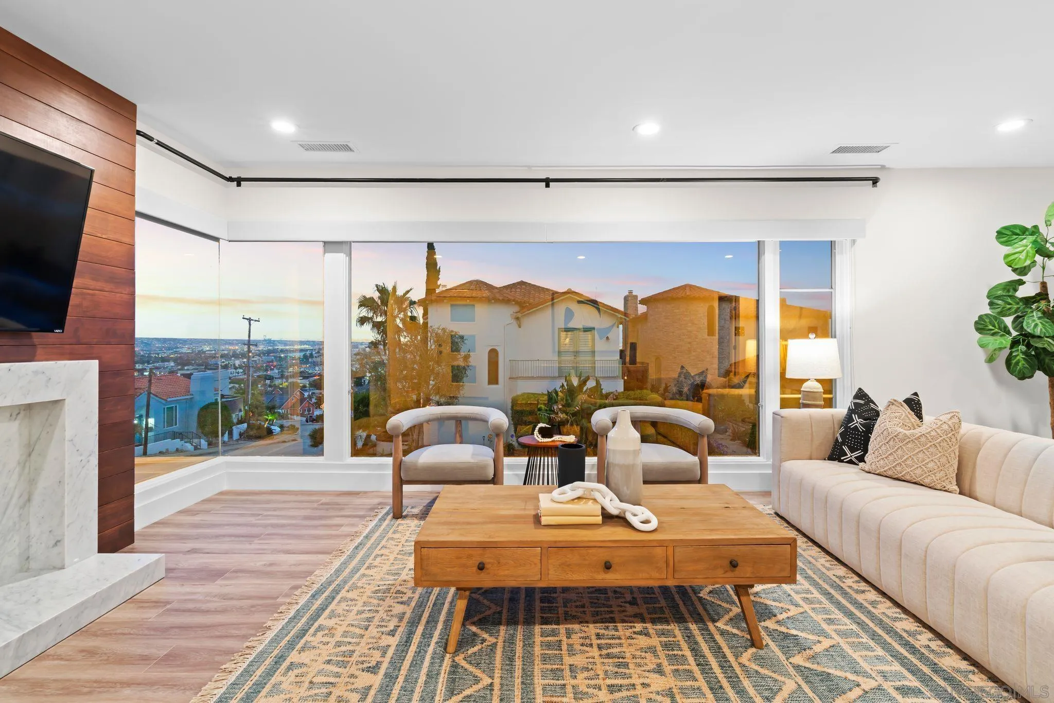 https://cdn.realtyfeed.com/cdn/127/250037772/9c94f5dff258d14ac880055b16d57e74.webp