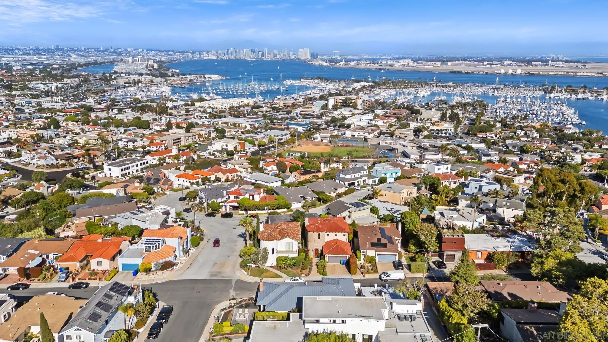 https://cdn.realtyfeed.com/cdn/127/250037772/dd86af8c6a8d1422a626d32382c7aac5.webp