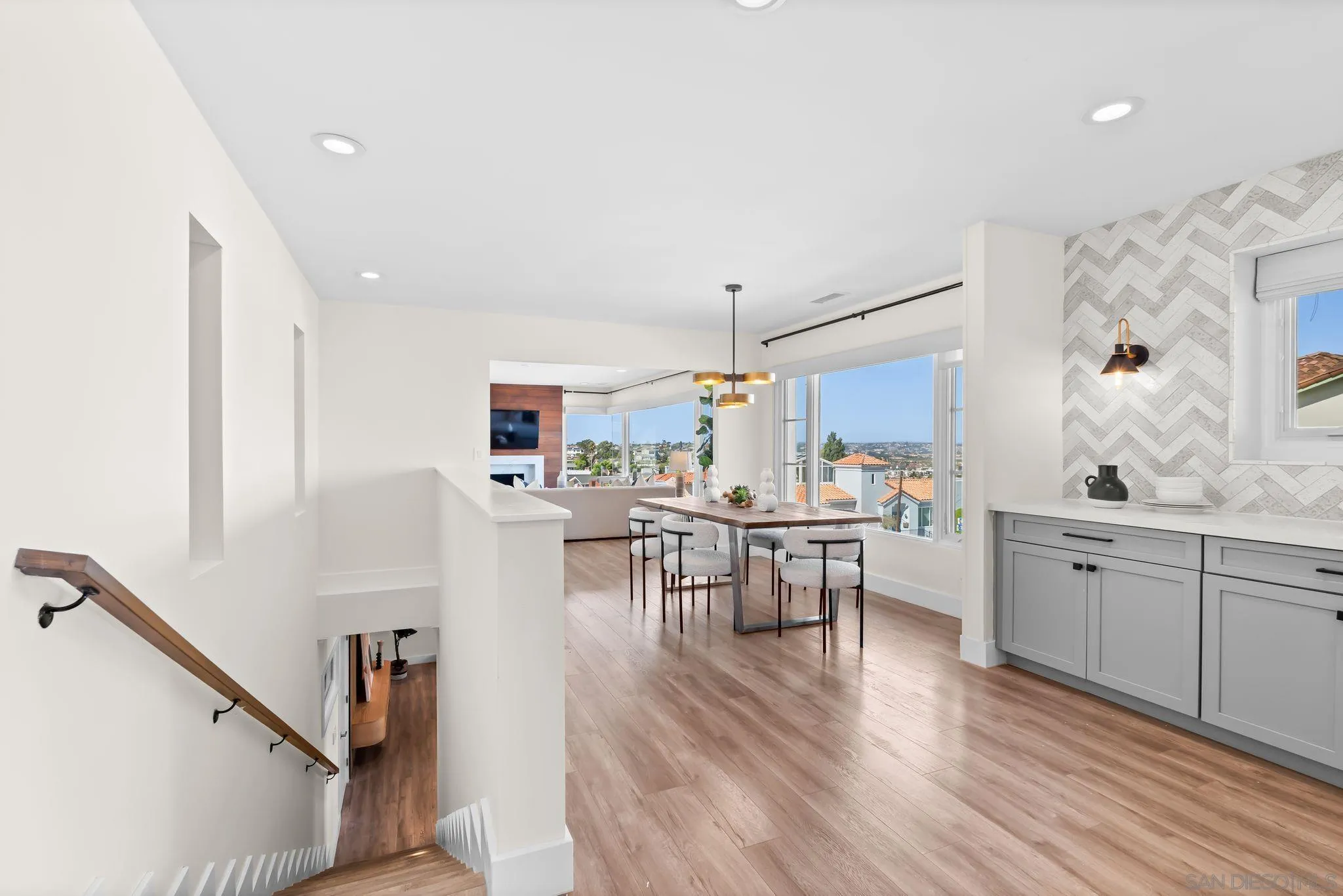 https://cdn.realtyfeed.com/cdn/127/250037772/ef88e4695f0954567c67d253d5b0e5d0.webp