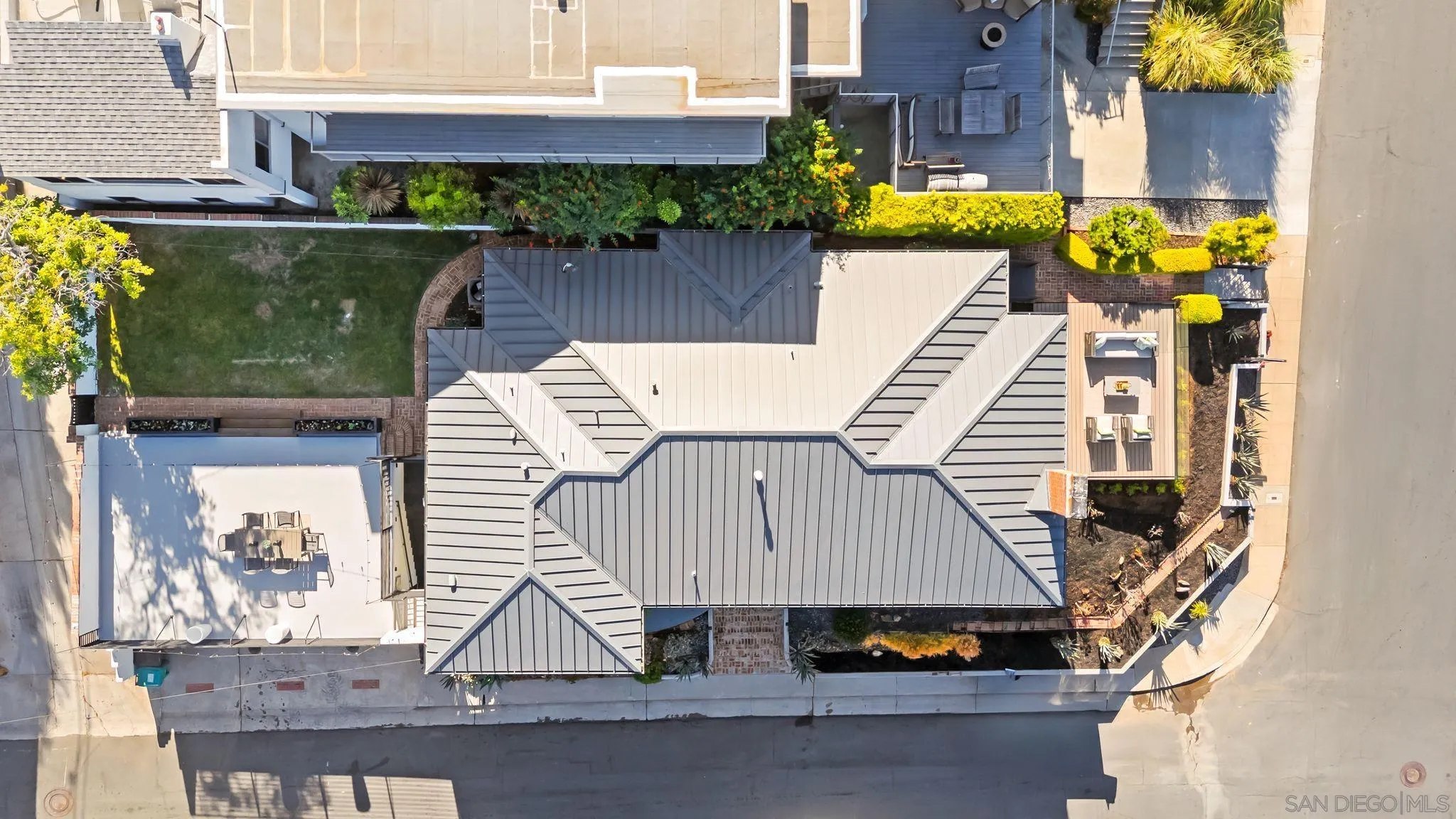 https://cdn.realtyfeed.com/cdn/127/250037772/f5311e945c90d63cc5bf72d0e2ab4f34.webp