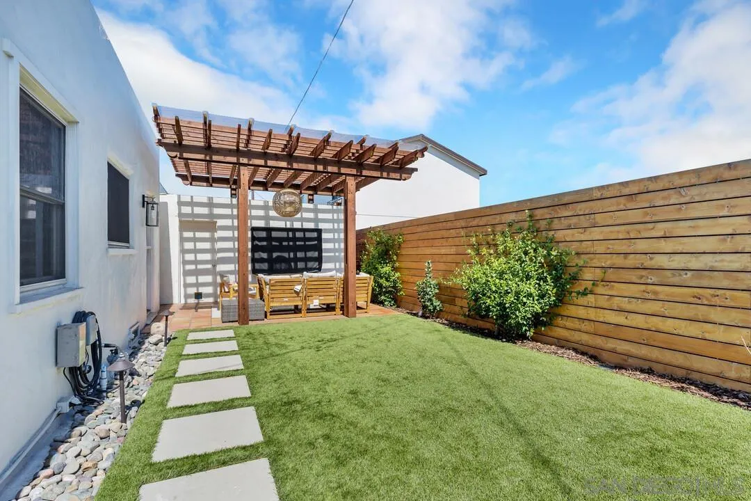 https://cdn.realtyfeed.com/cdn/127/250037775/465cec648e45870239c58d46b3582283.webp