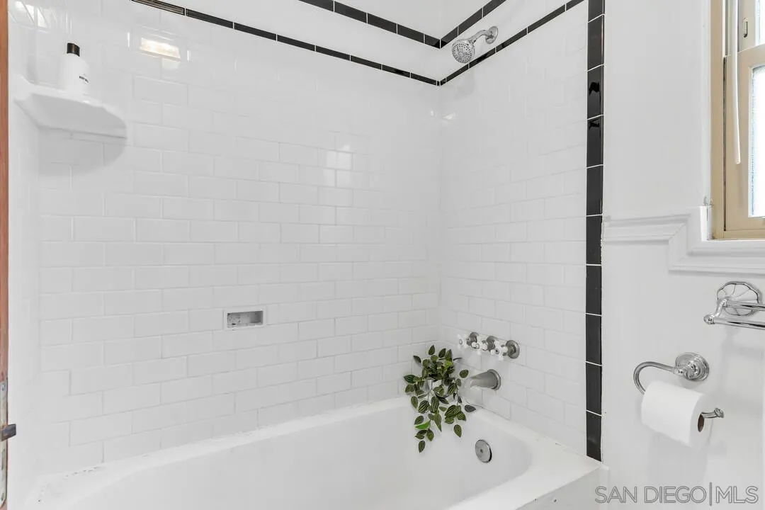 https://cdn.realtyfeed.com/cdn/127/250037775/8129a91200c239cf56908463db4c85b1.webp