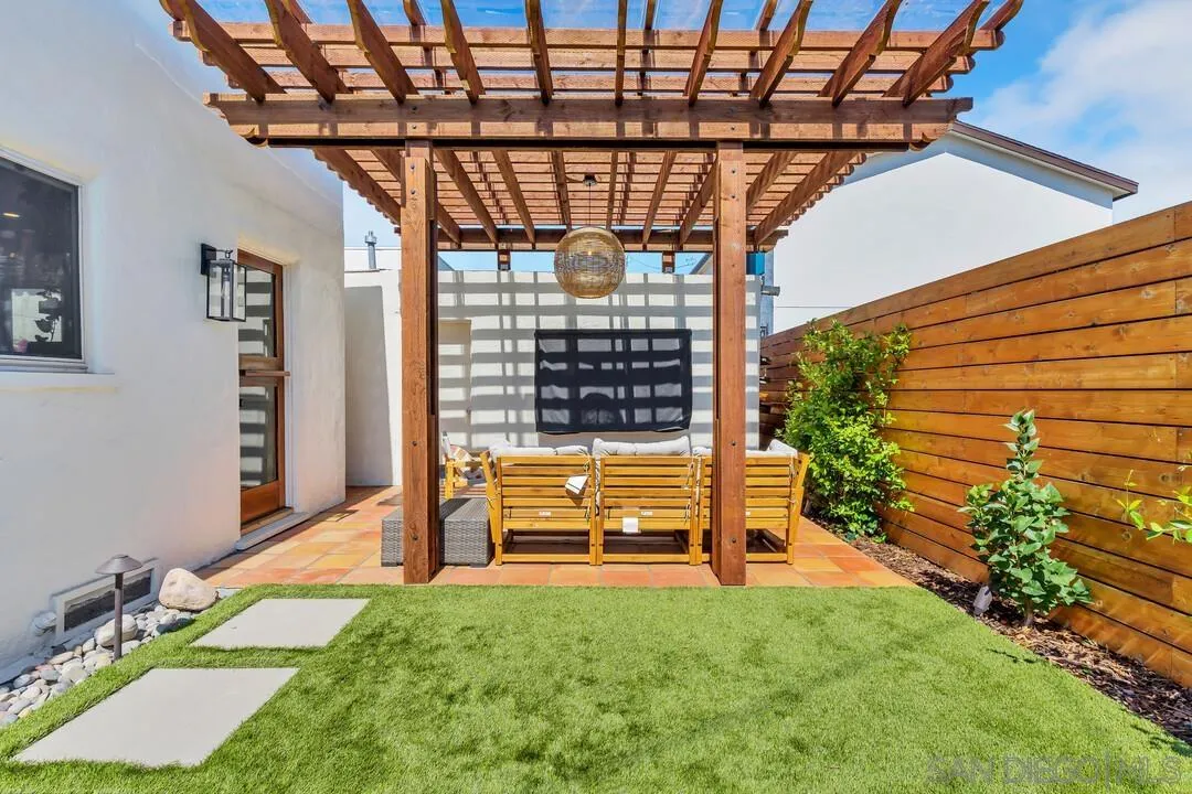 https://cdn.realtyfeed.com/cdn/127/250037775/bf03290fd8a15b3faf7b731111a88e82.webp
