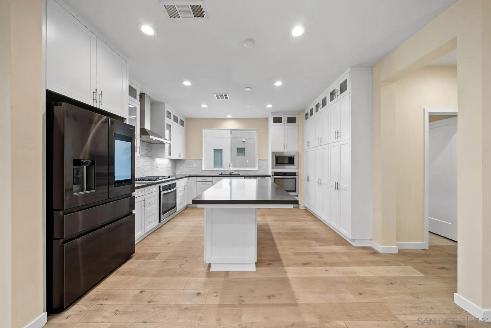 https://cdn.realtyfeed.com/cdn/127/250037778/0300f0a7f9e603cdb1ab04e304f152dd.webp
