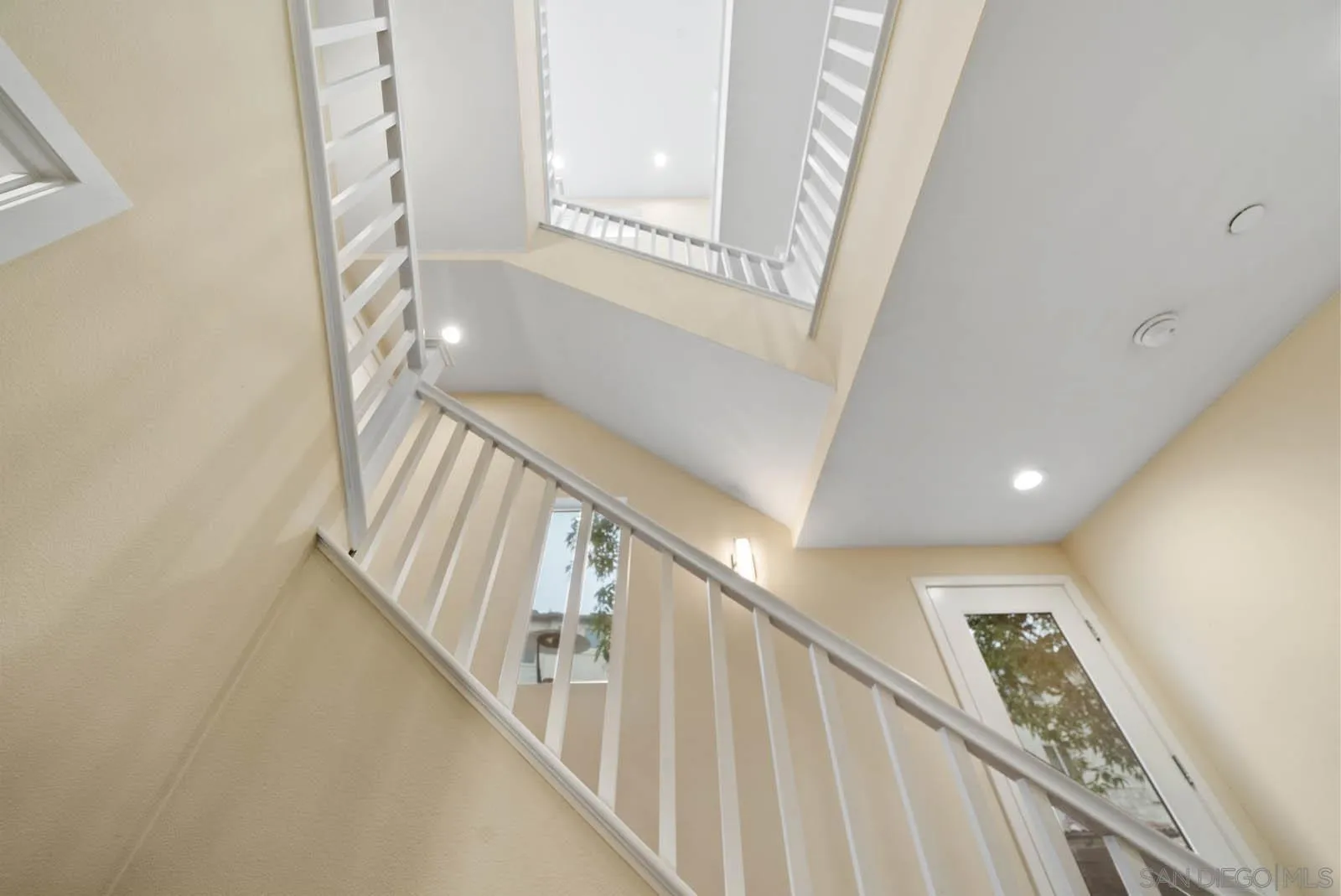 https://cdn.realtyfeed.com/cdn/127/250037778/094cee0aab98f7593f6ac5be4b30ada9.webp