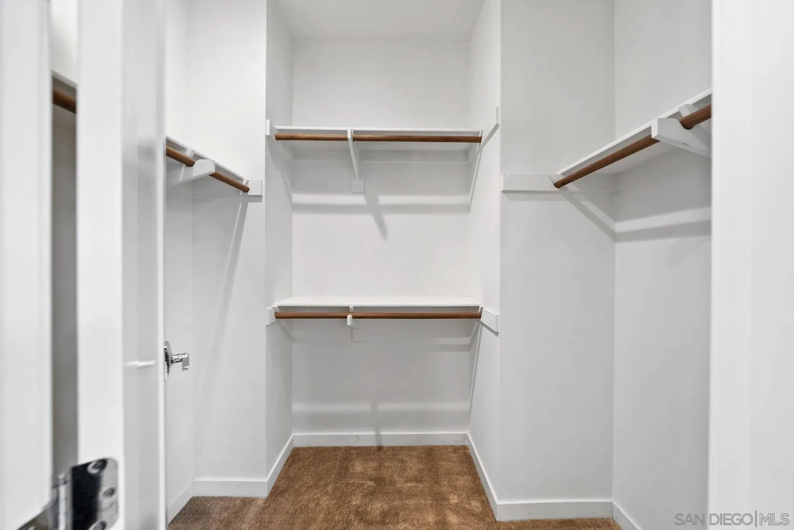 https://cdn.realtyfeed.com/cdn/127/250037778/0ae05d56bce6fa464516c0667d043807.webp