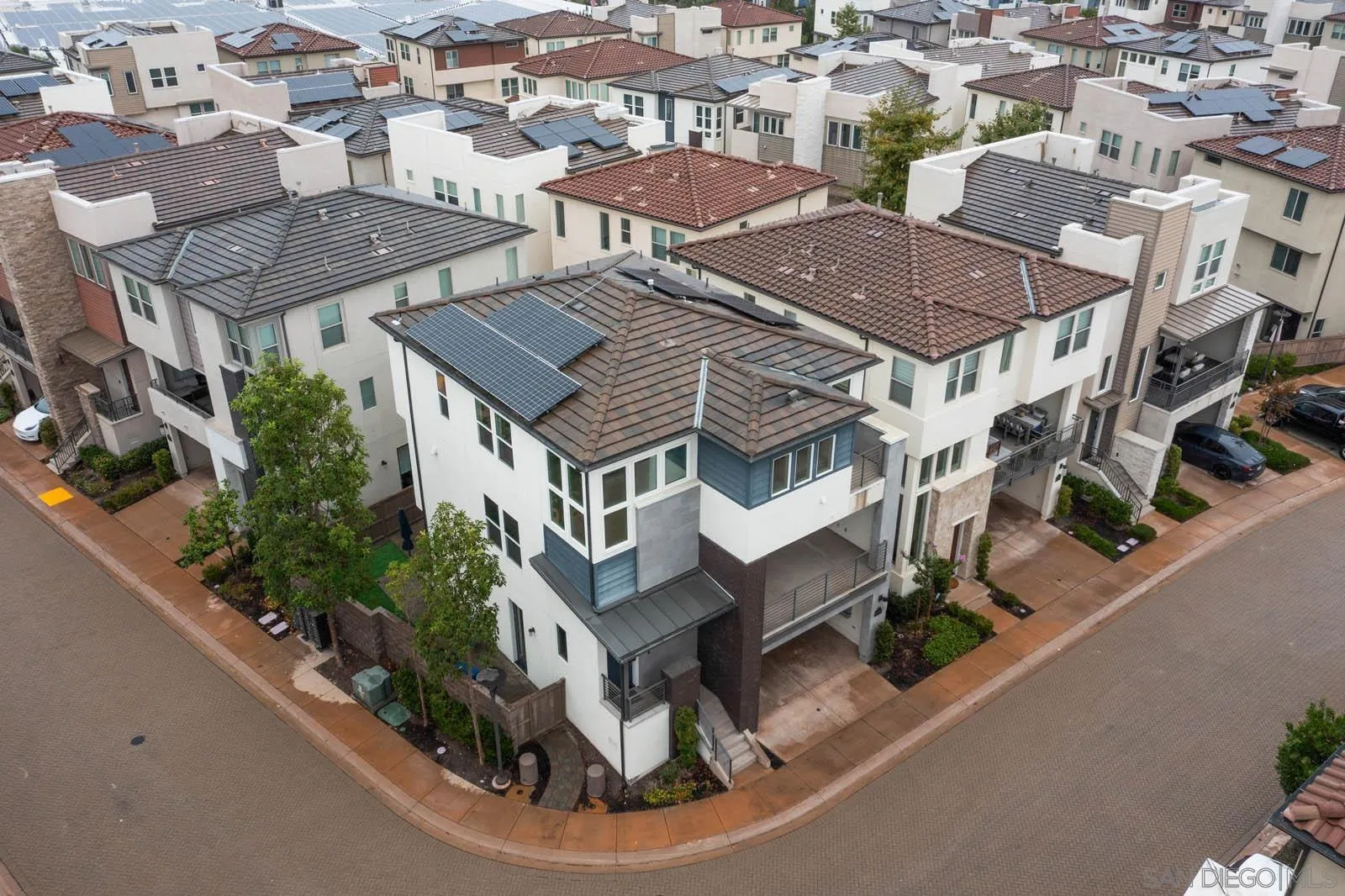 https://cdn.realtyfeed.com/cdn/127/250037778/2c3f3dd7342f4f29dd12884e6099580f.webp
