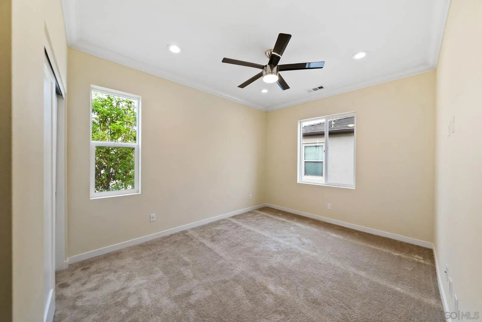 https://cdn.realtyfeed.com/cdn/127/250037778/2fe098e354891014a1551400004f9aba.webp