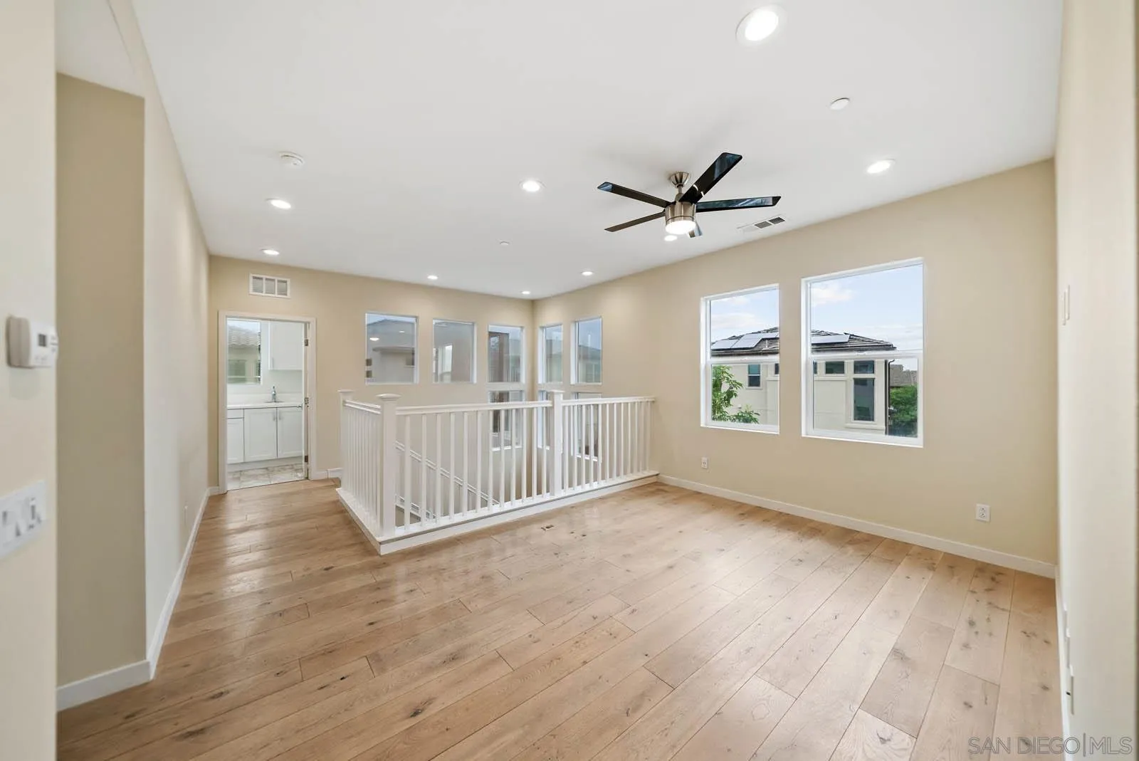 https://cdn.realtyfeed.com/cdn/127/250037778/38cd05b50ac3705e90c37db454417a87.webp