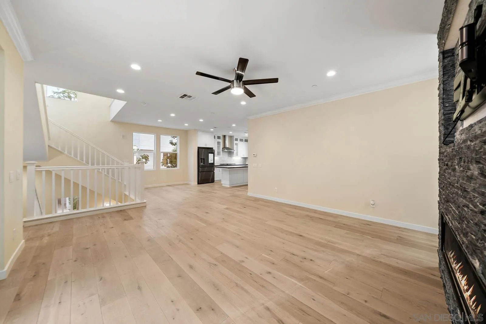 https://cdn.realtyfeed.com/cdn/127/250037778/5b1447b2ad1584e080a74a4d93de08c1.webp