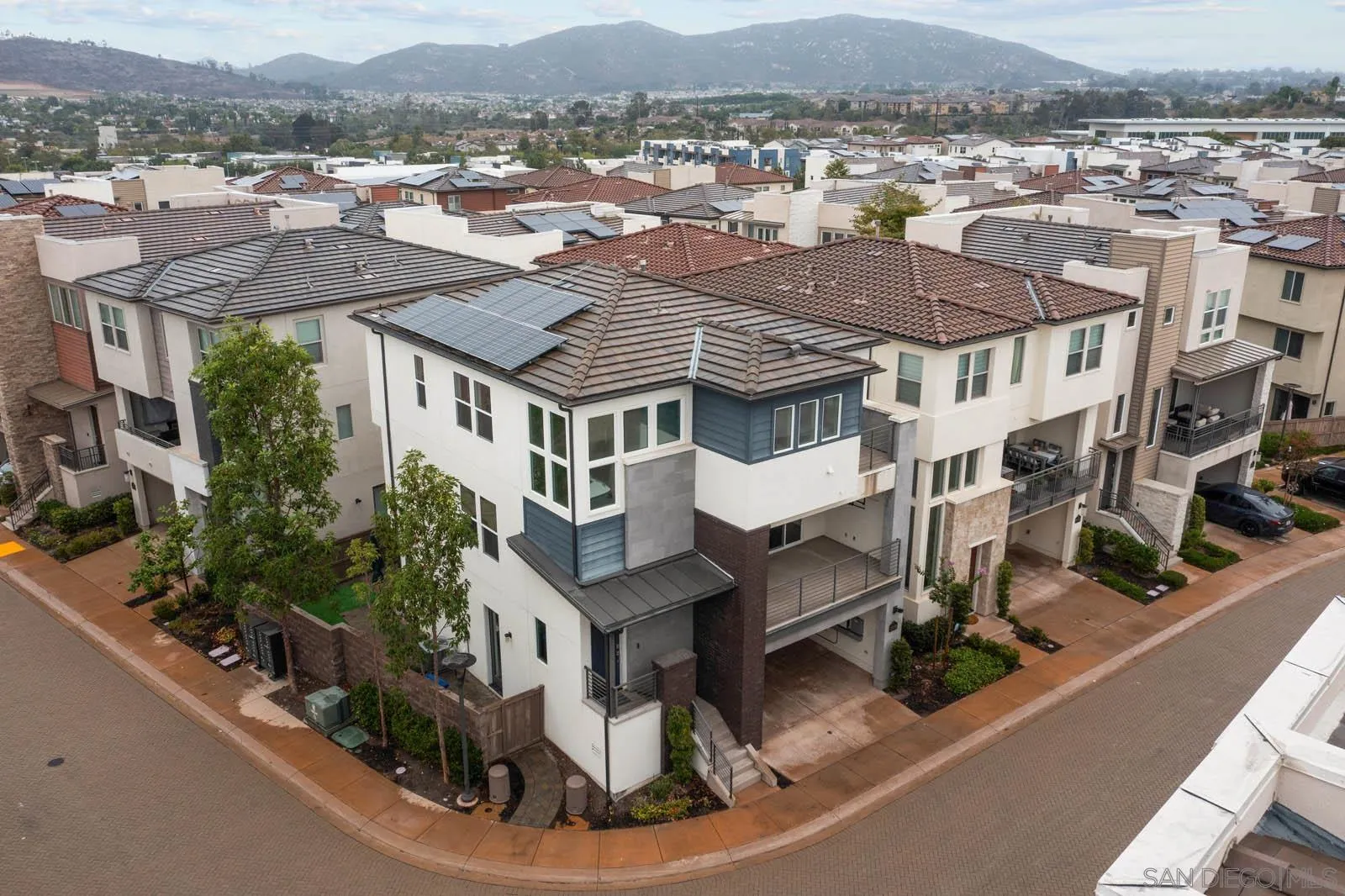 https://cdn.realtyfeed.com/cdn/127/250037778/967b47c74afda1ae994c7ee1687469a5.webp