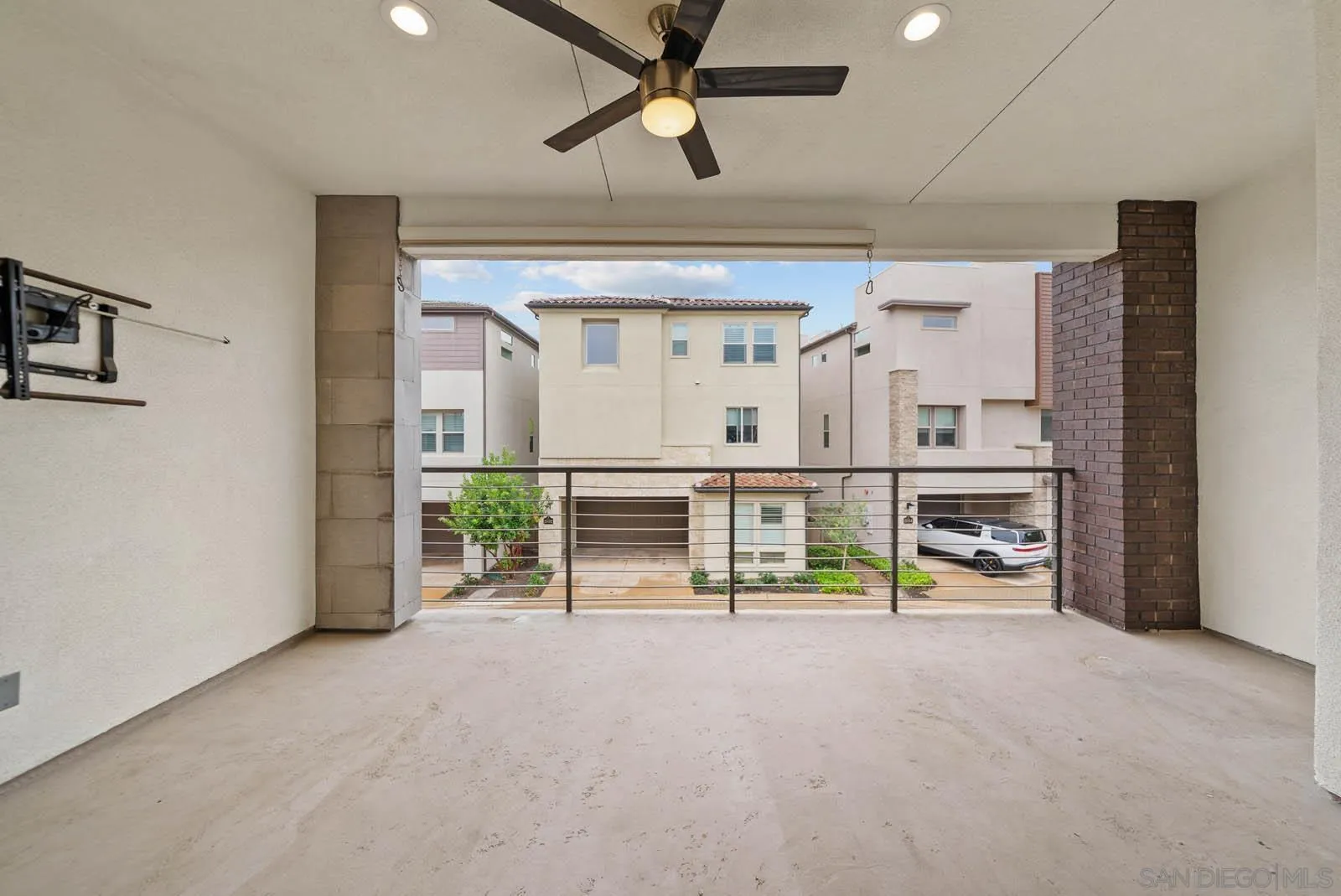 https://cdn.realtyfeed.com/cdn/127/250037778/d2e1e2ac039be54b22d1b0d1832aaf40.webp
