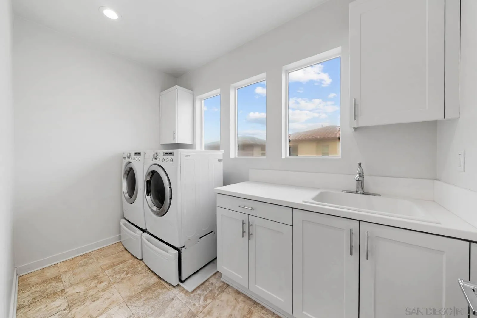https://cdn.realtyfeed.com/cdn/127/250037778/f0d6617740a03e971057fd0d445c82b8.webp