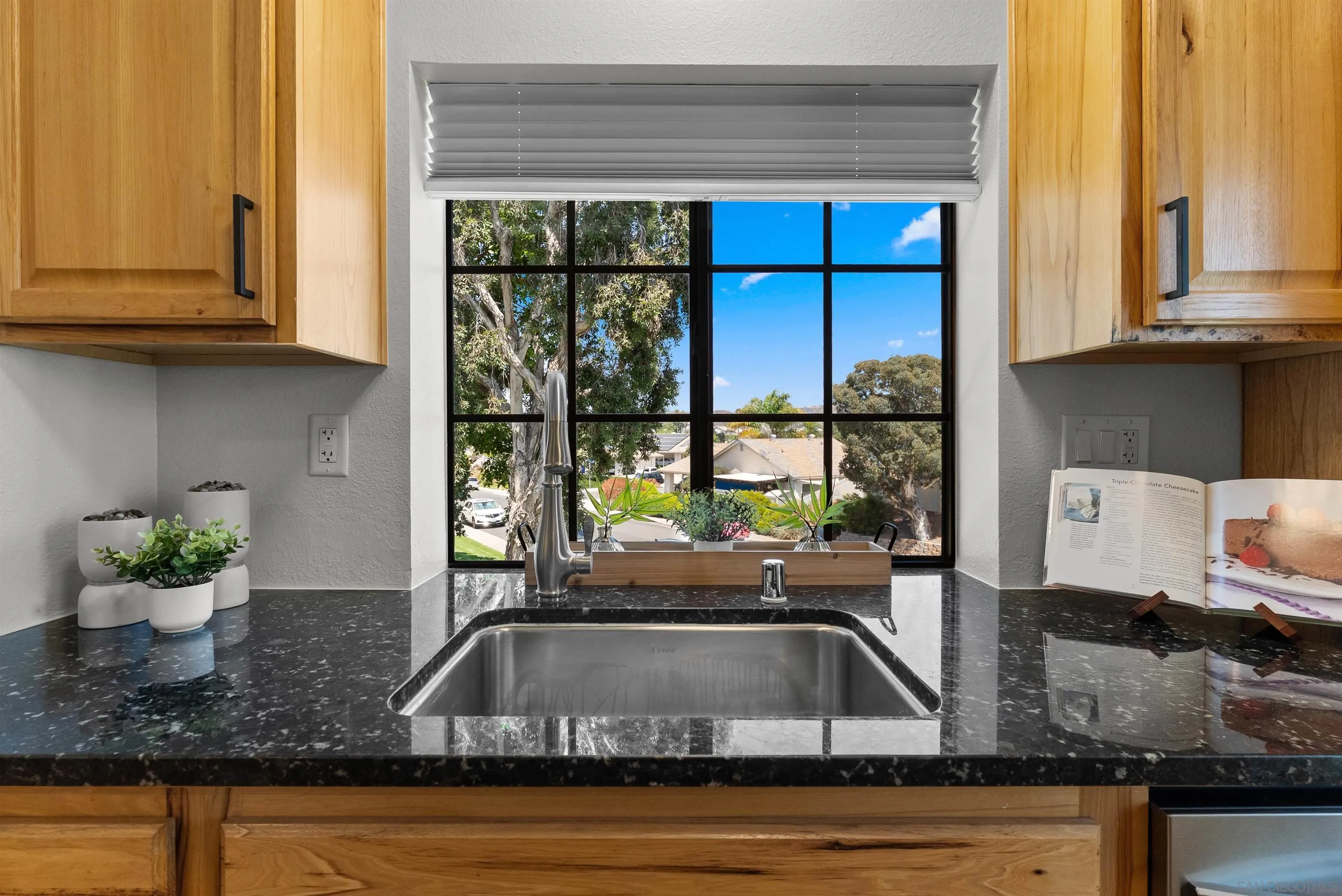 https://cdn.realtyfeed.com/cdn/127/250037782/00013025a99beeed1137d87cd567ef13.webp