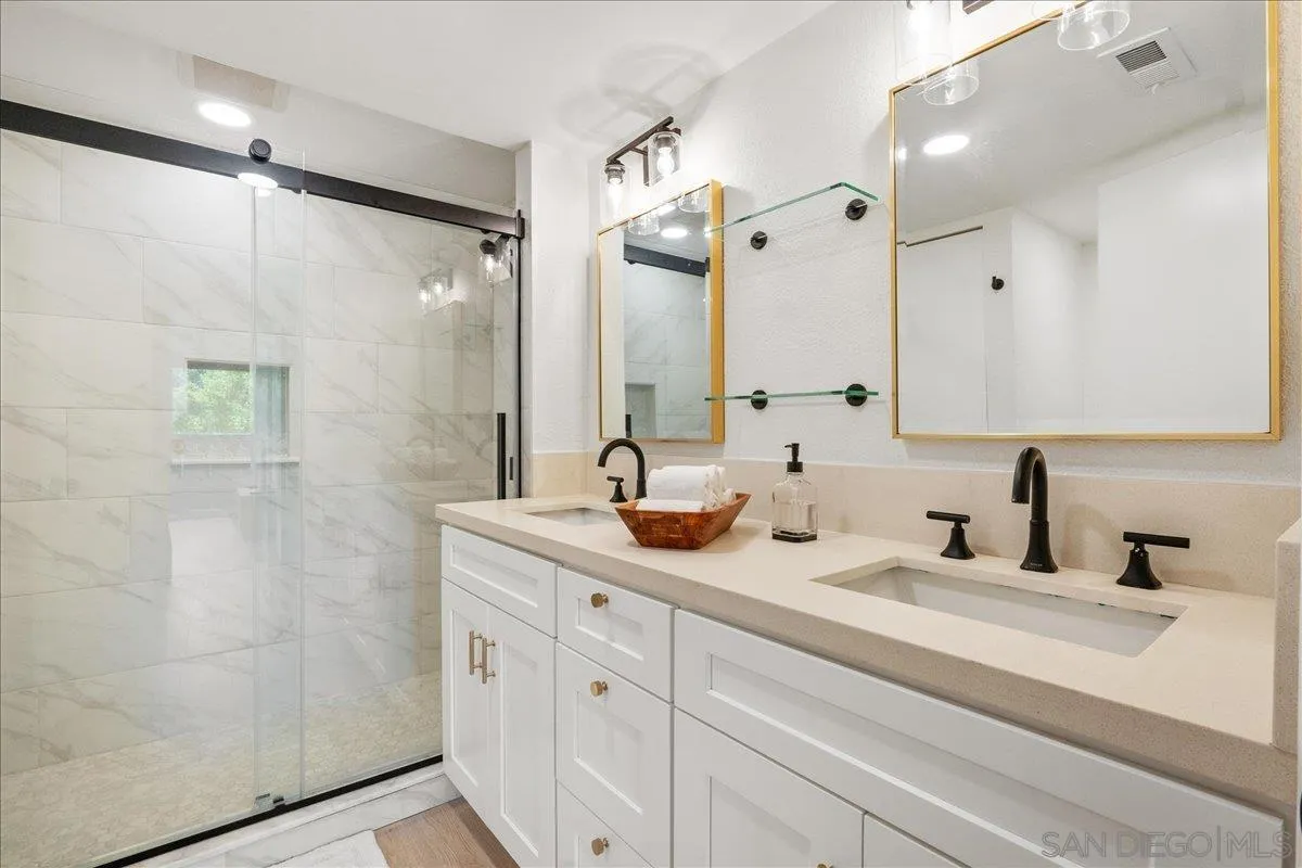 7039 Camino Pacheco, San Diego, CA, 92111
