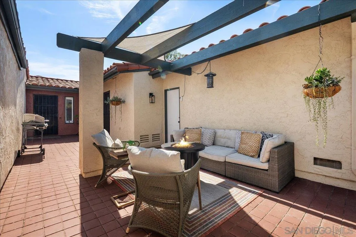 7039 Camino Pacheco, San Diego, CA, 92111