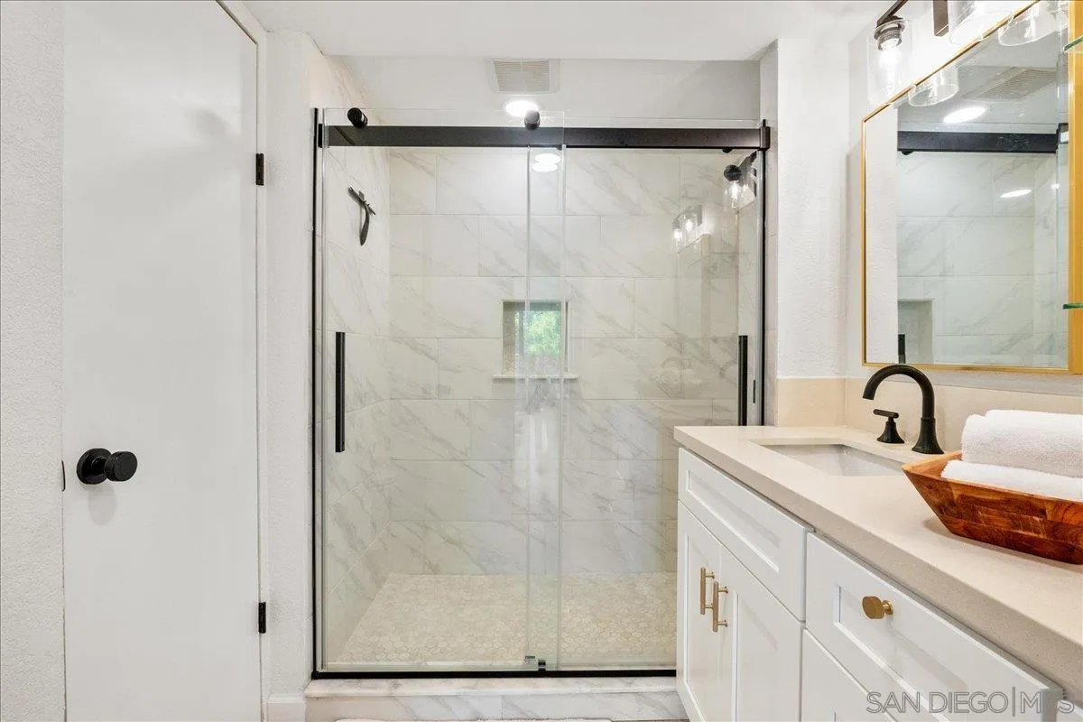 7039 Camino Pacheco, San Diego, CA, 92111