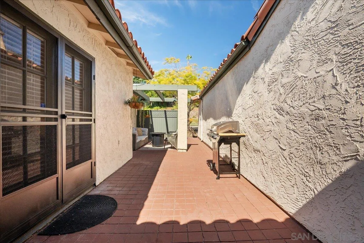 7039 Camino Pacheco, San Diego, CA, 92111