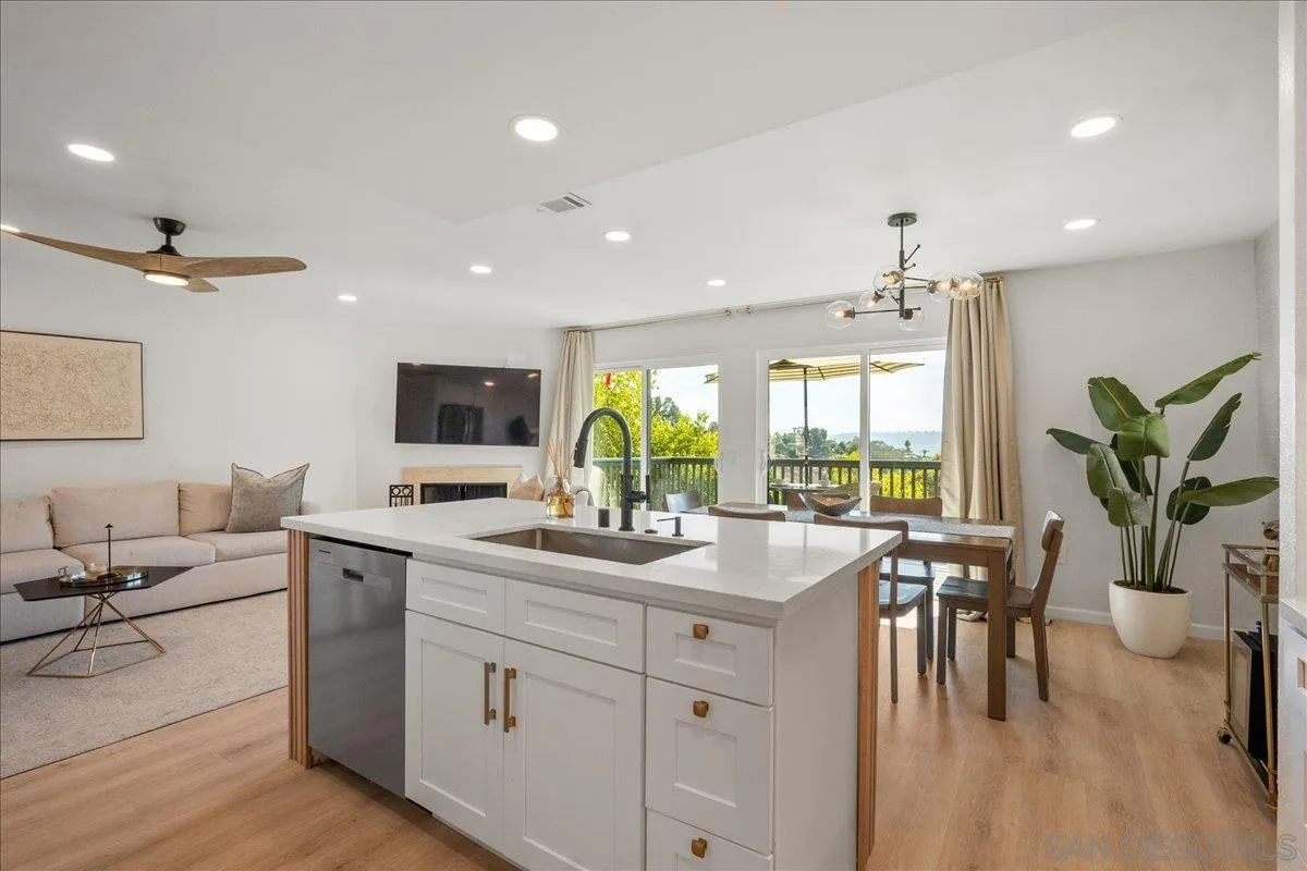 7039 Camino Pacheco, San Diego, CA, 92111