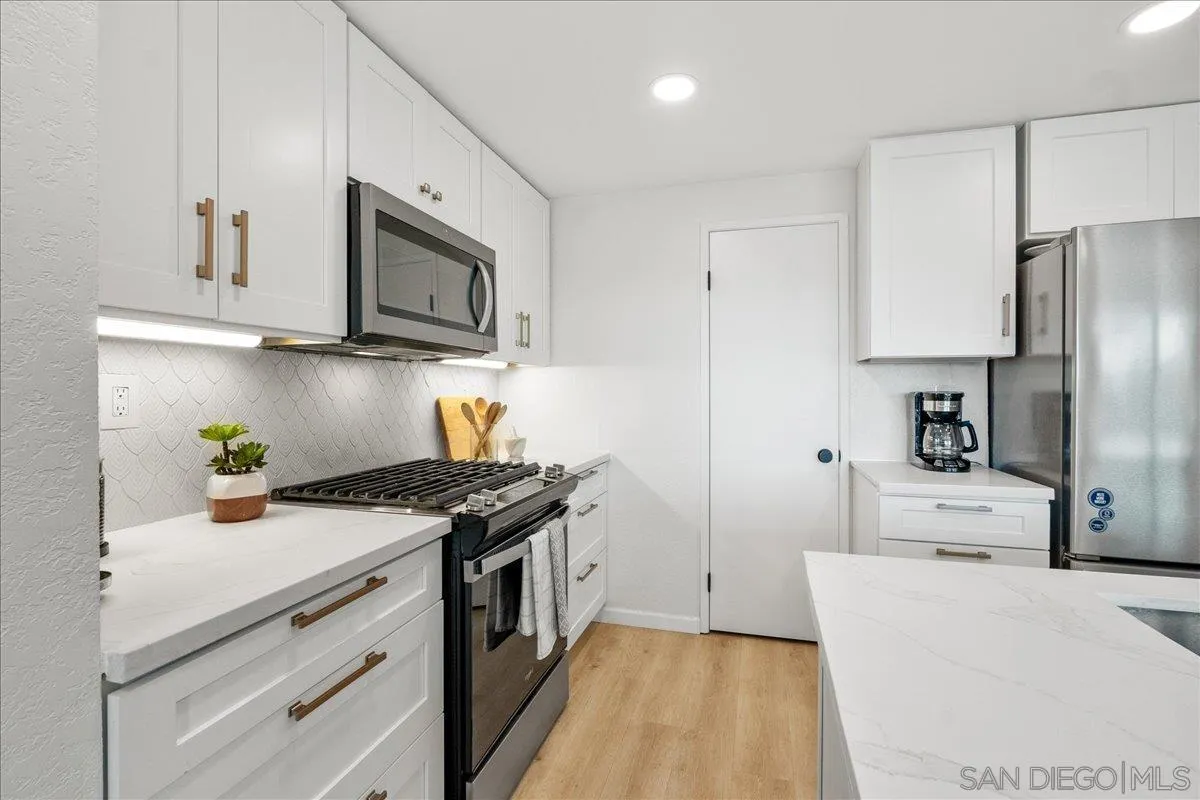 7039 Camino Pacheco, San Diego, CA, 92111