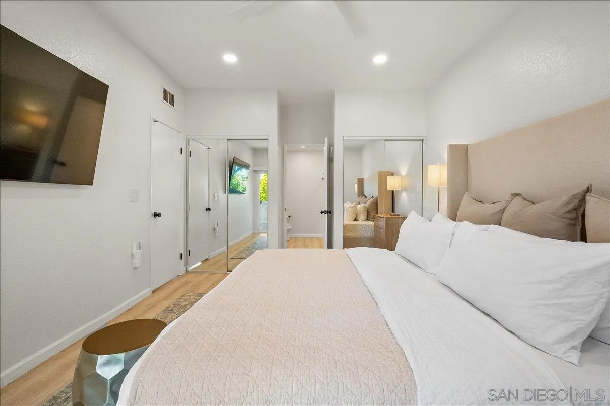 7039 Camino Pacheco, San Diego, CA, 92111
