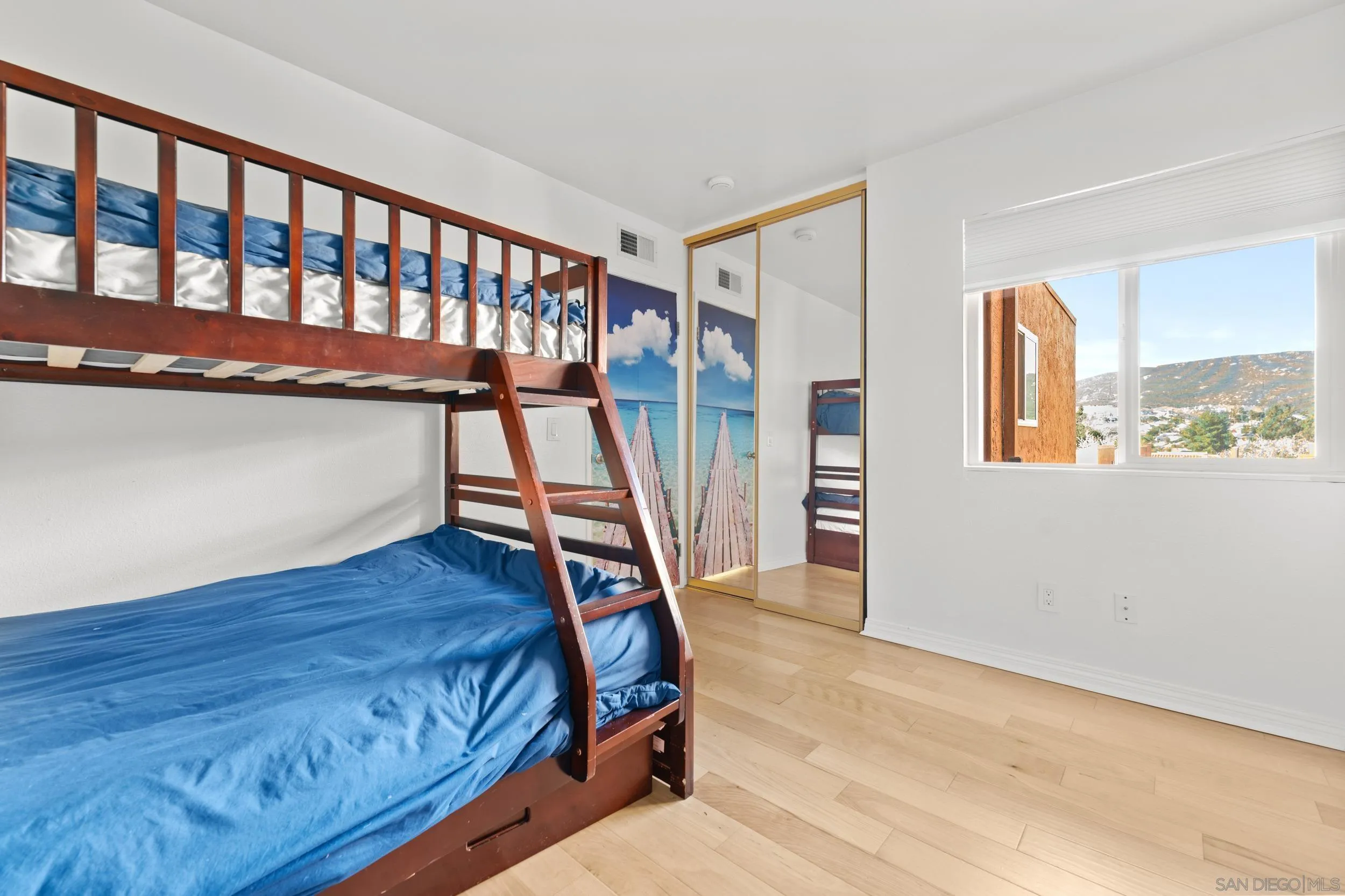 https://cdn.realtyfeed.com/cdn/127/250037790/f6dd2e19cb641c63e54292c88a594655.webp