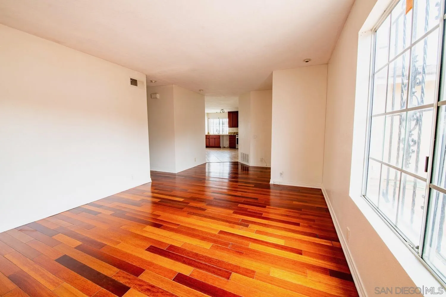 https://cdn.realtyfeed.com/cdn/127/250037791/8aaba7f7bb4667f280e2e7eb3142b727.webp