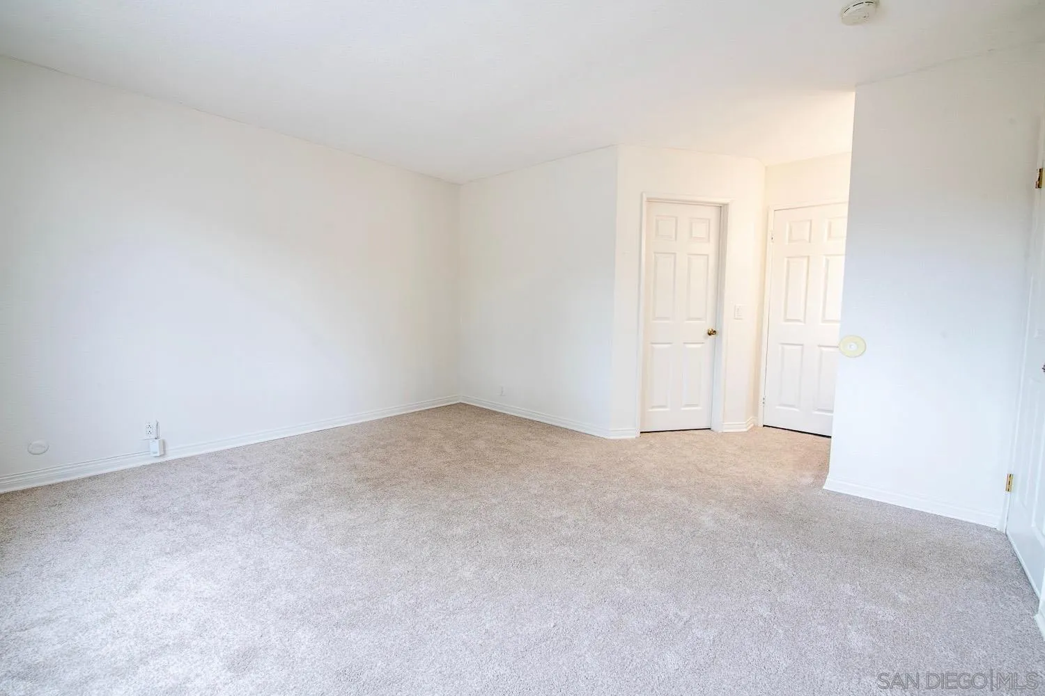 https://cdn.realtyfeed.com/cdn/127/250037791/c3782fa6c7f030c85b466a3b3db0781b.webp
