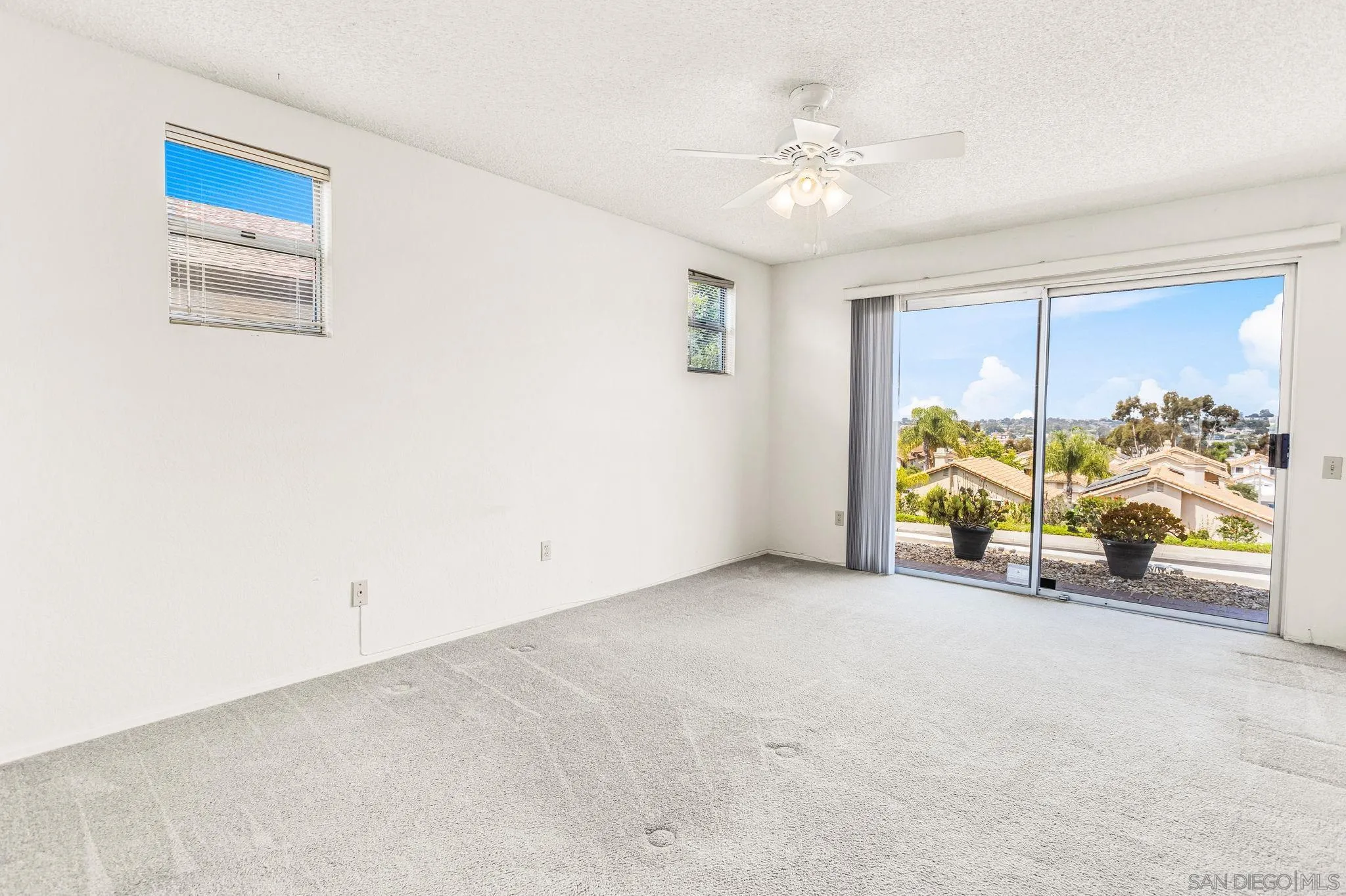 https://cdn.realtyfeed.com/cdn/127/250037792/8ca0b0432eb998f4bd427e133a7b4442.webp