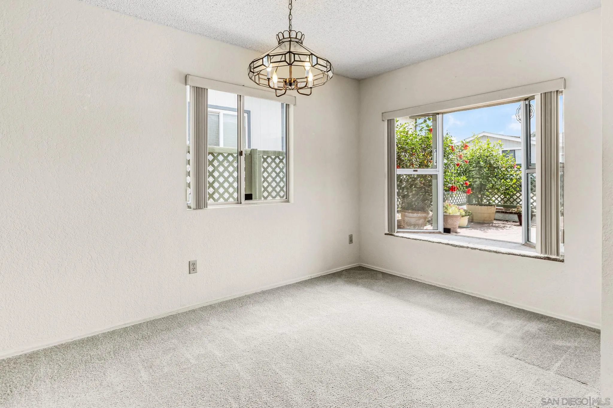 https://cdn.realtyfeed.com/cdn/127/250037792/970bc6ab127b017f3fbf59cf91a489f2.webp