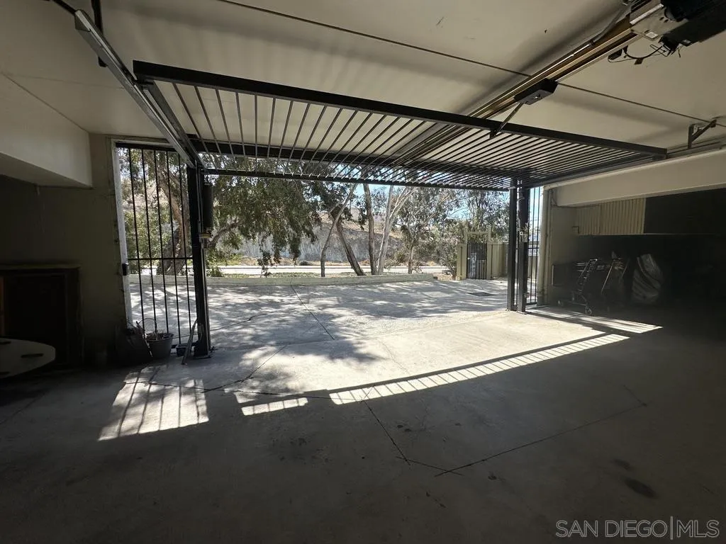https://cdn.realtyfeed.com/cdn/127/250037793/16afbd996bbce7f4ca0d3762425018e2.webp