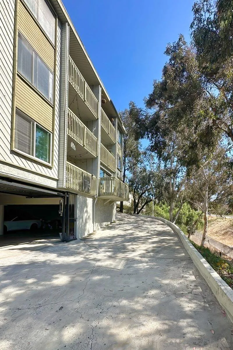 https://cdn.realtyfeed.com/cdn/127/250037793/2438d9536e6d92dcd7916f148e2279b5.webp